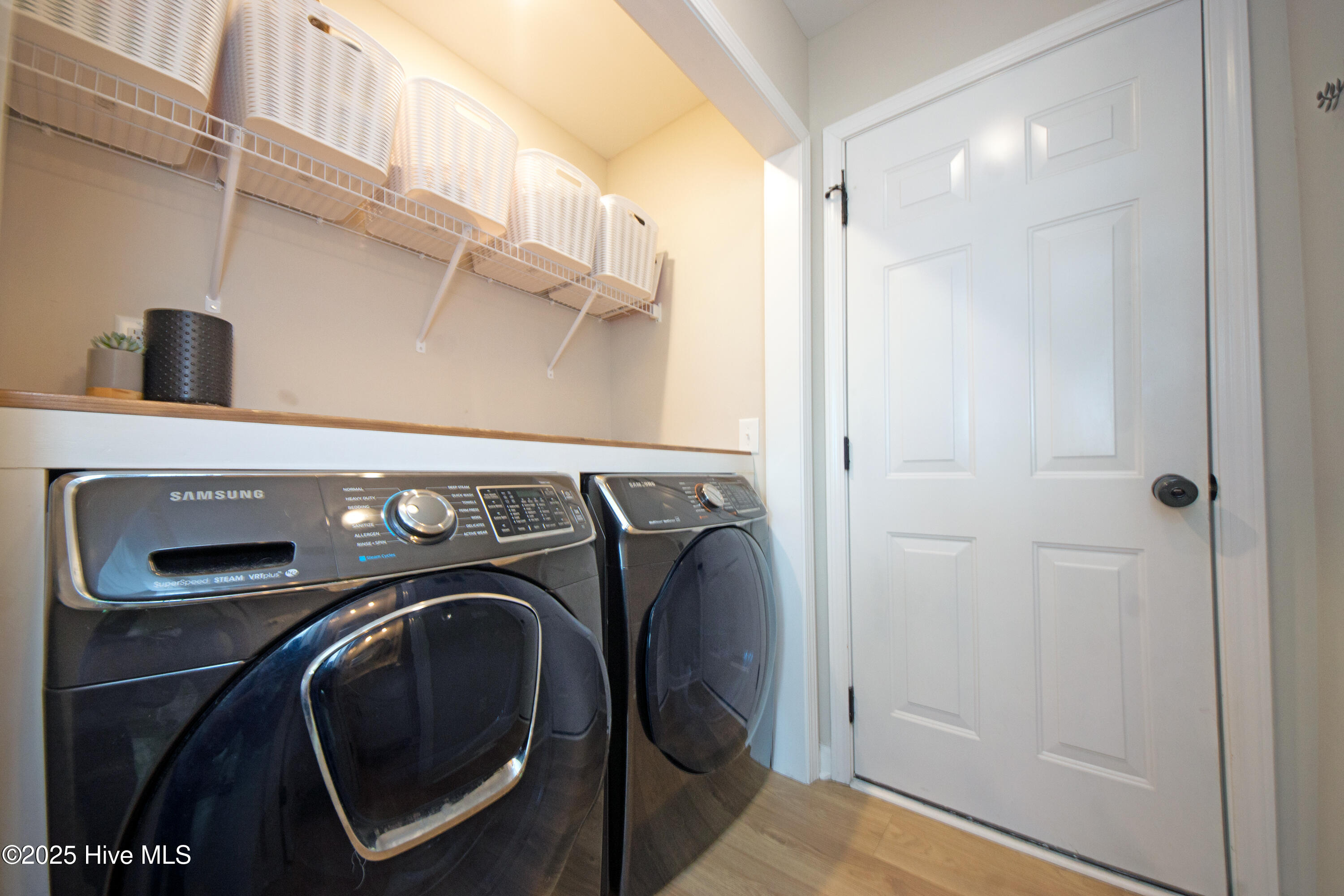 100539129 | Photo 33