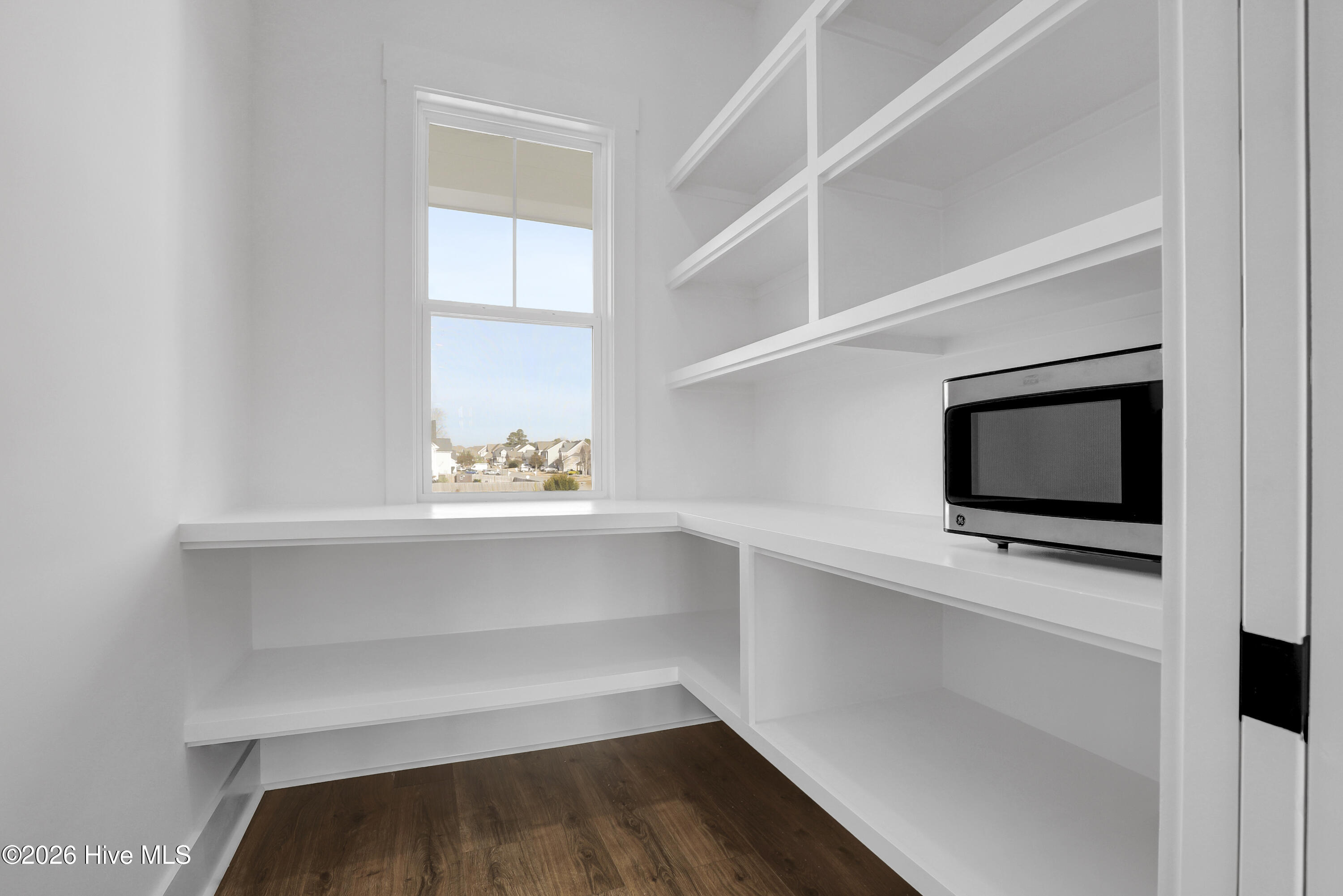 100566719 | Photo 13