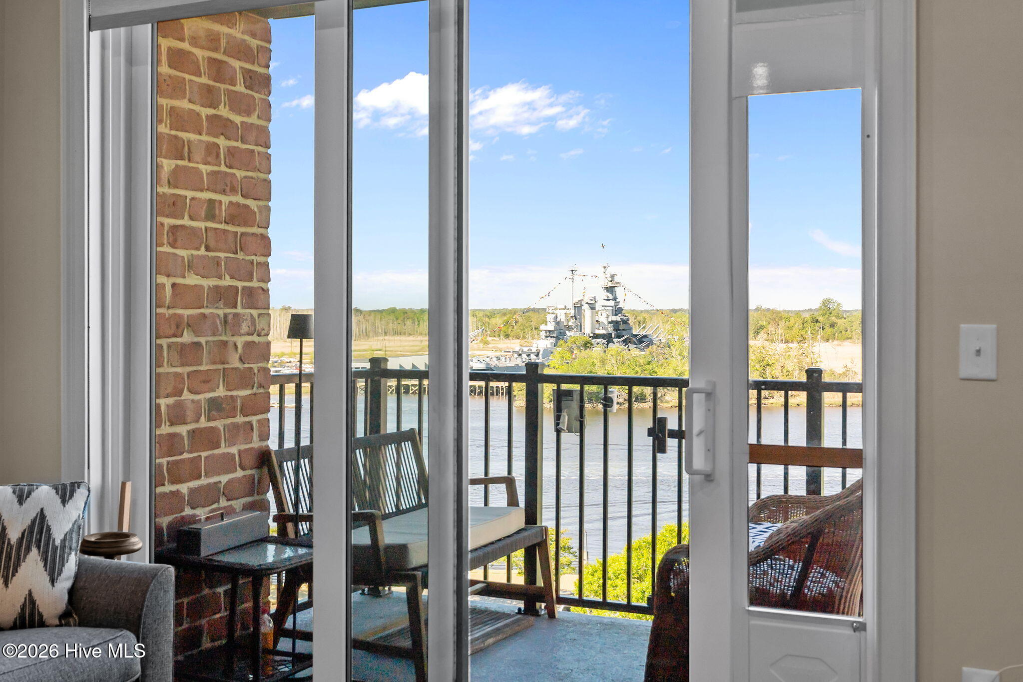 100565283 | Photo 15