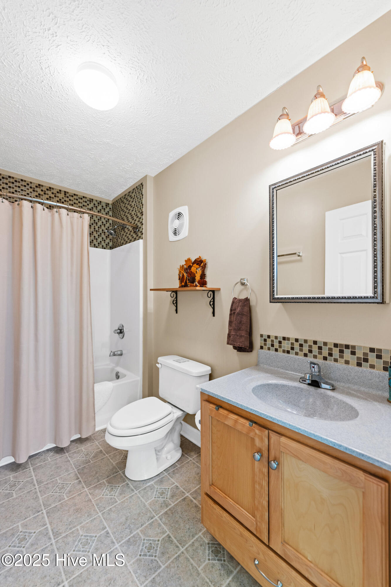 100557763 | Photo 26