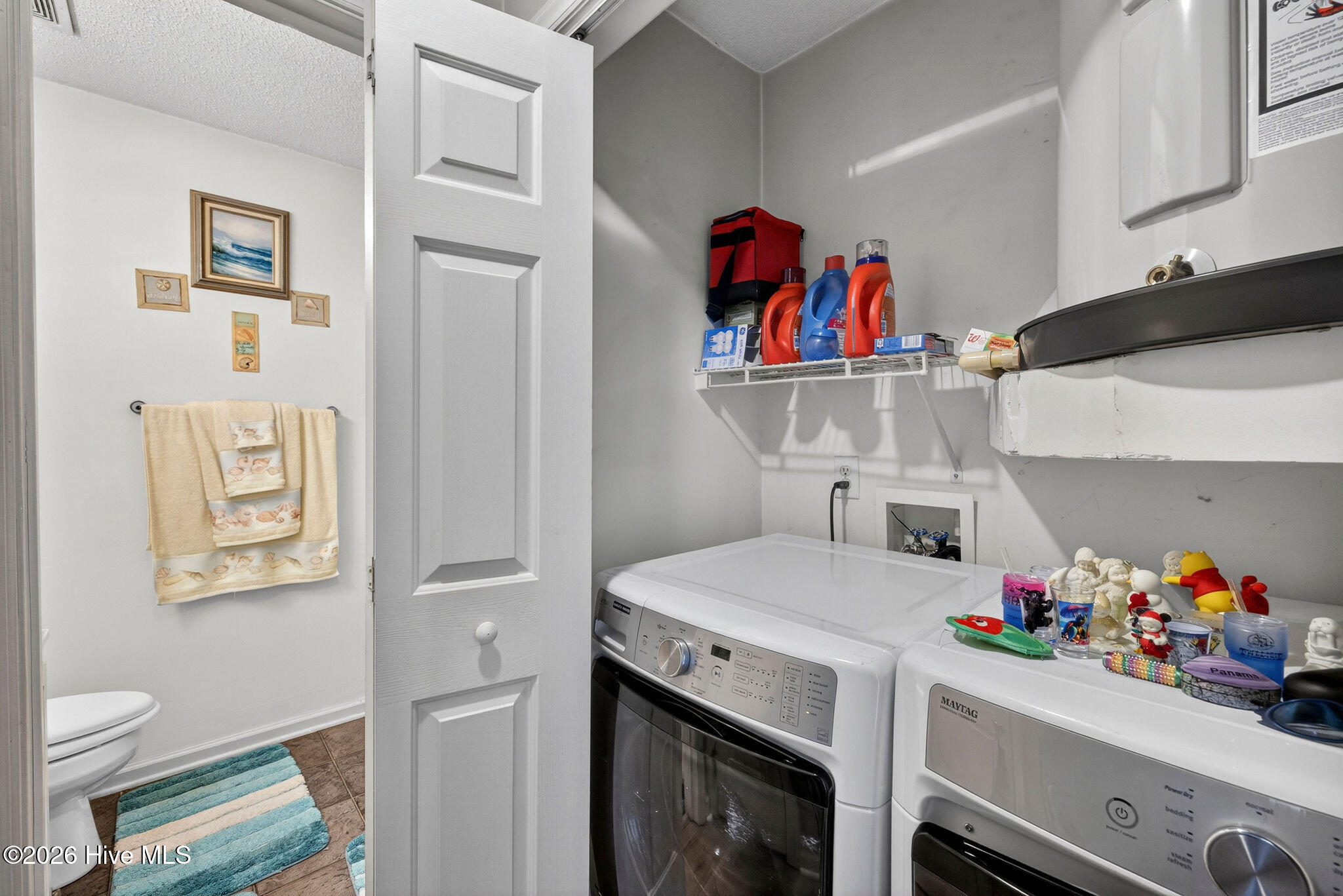 100568008 | Photo 23