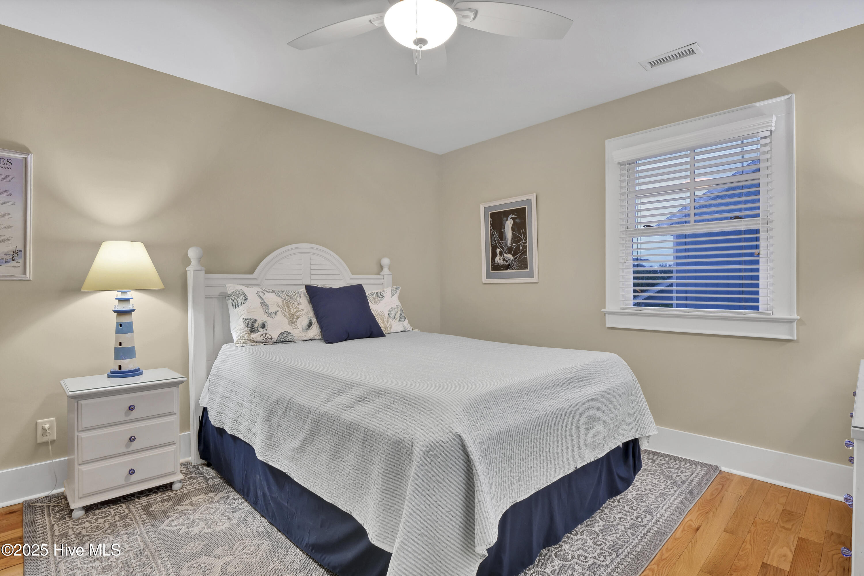 100525301 | Photo 36