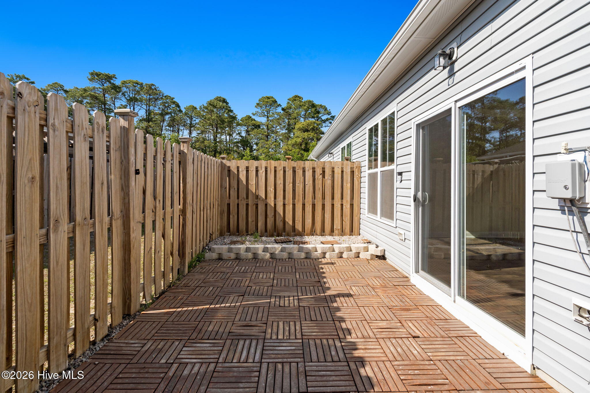 100540133 | Photo 25