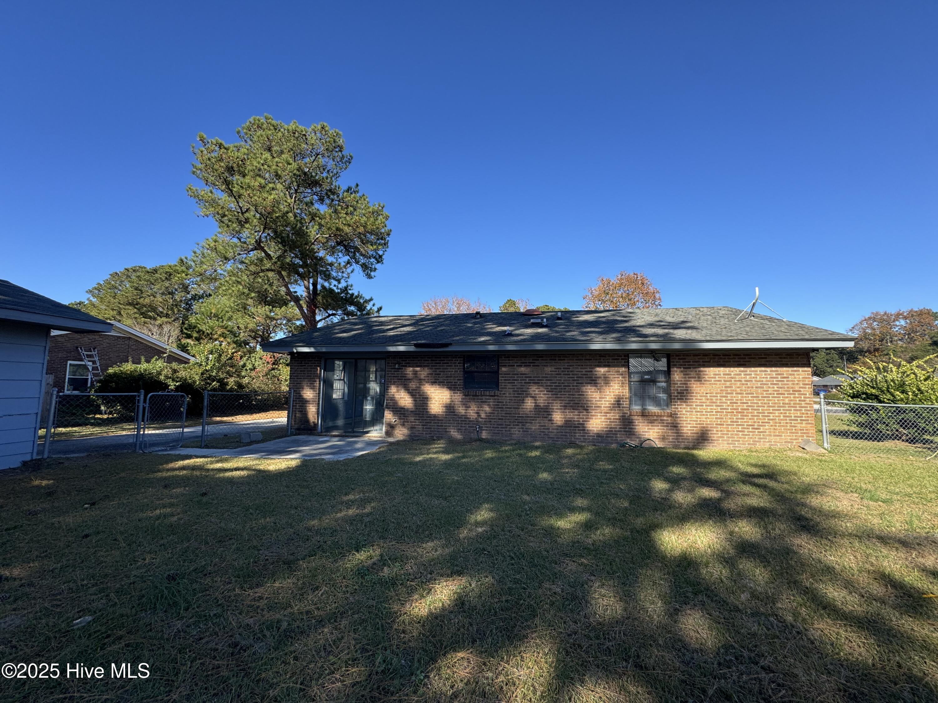 100541945 | Photo 18