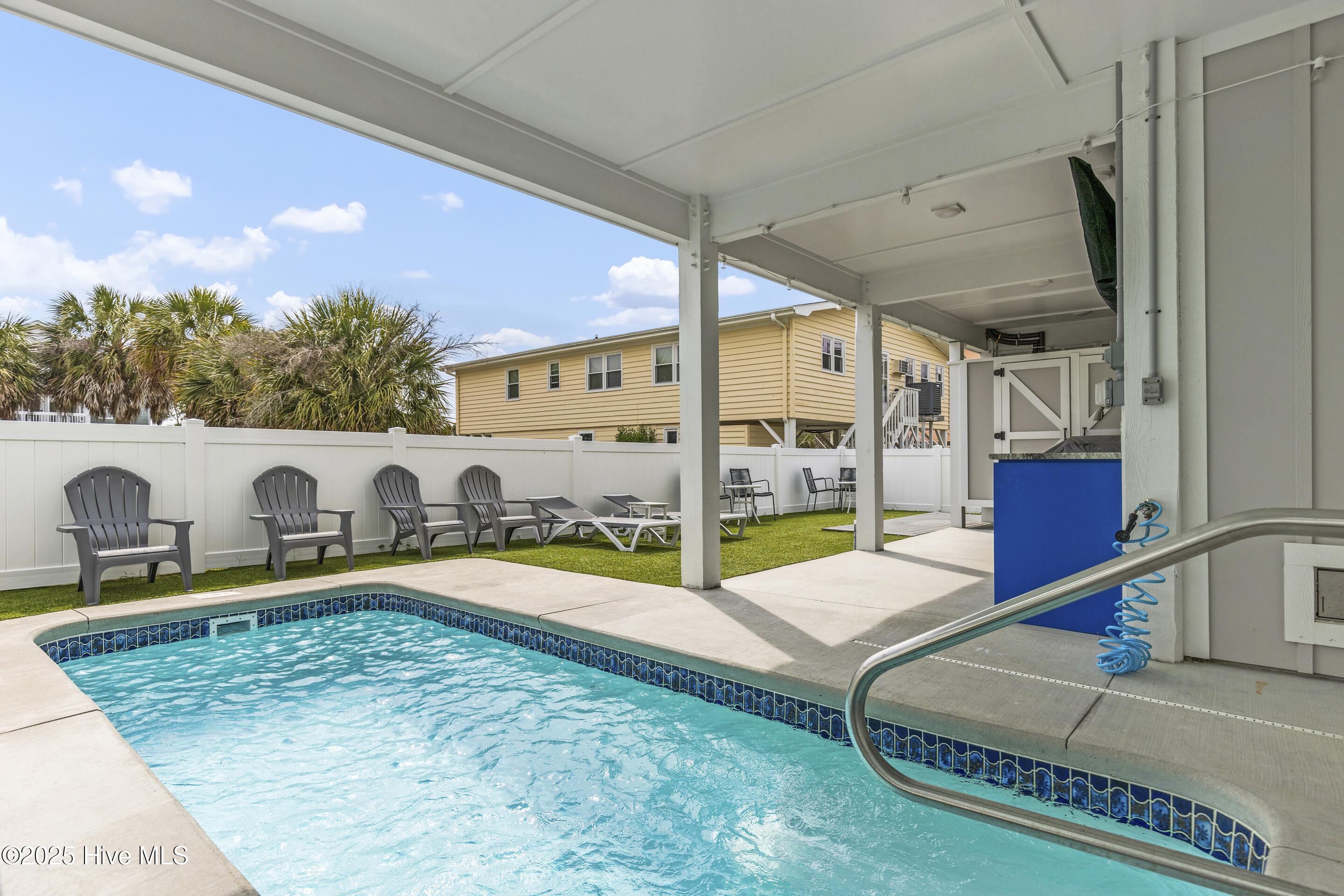 100504726 | Photo 51