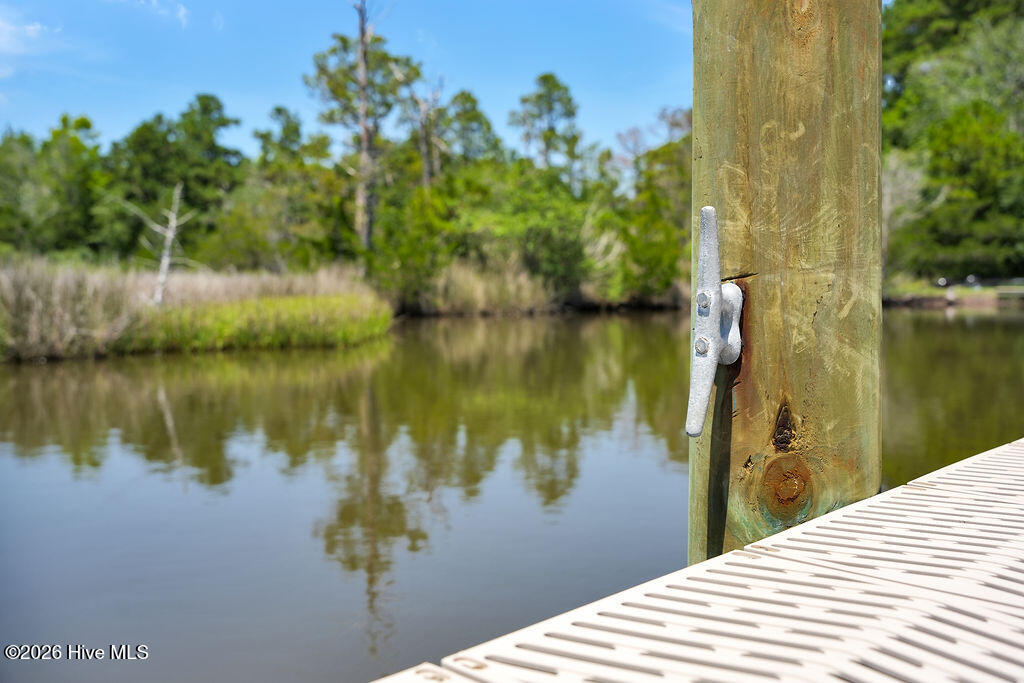 Enjoy temporary docking in your neighborhood with Mimosa Bay's private community dock