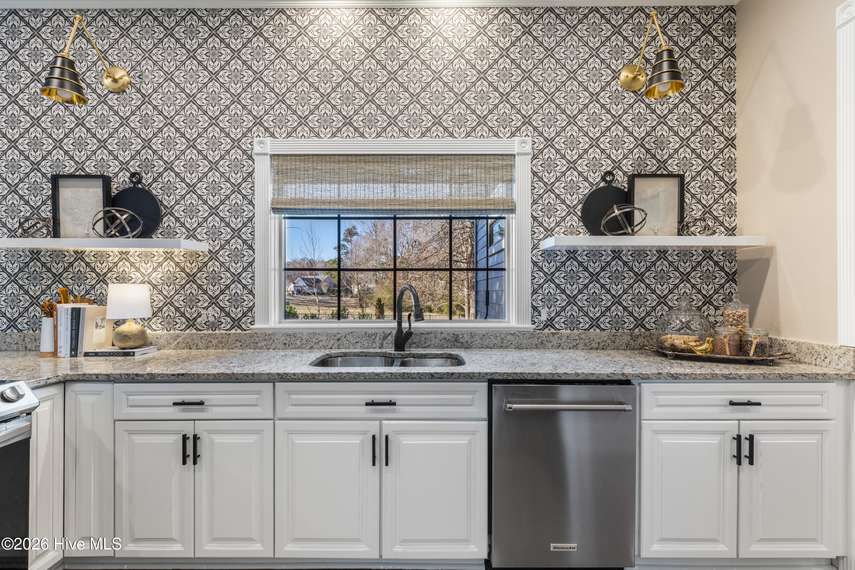 100549832 | Photo 24