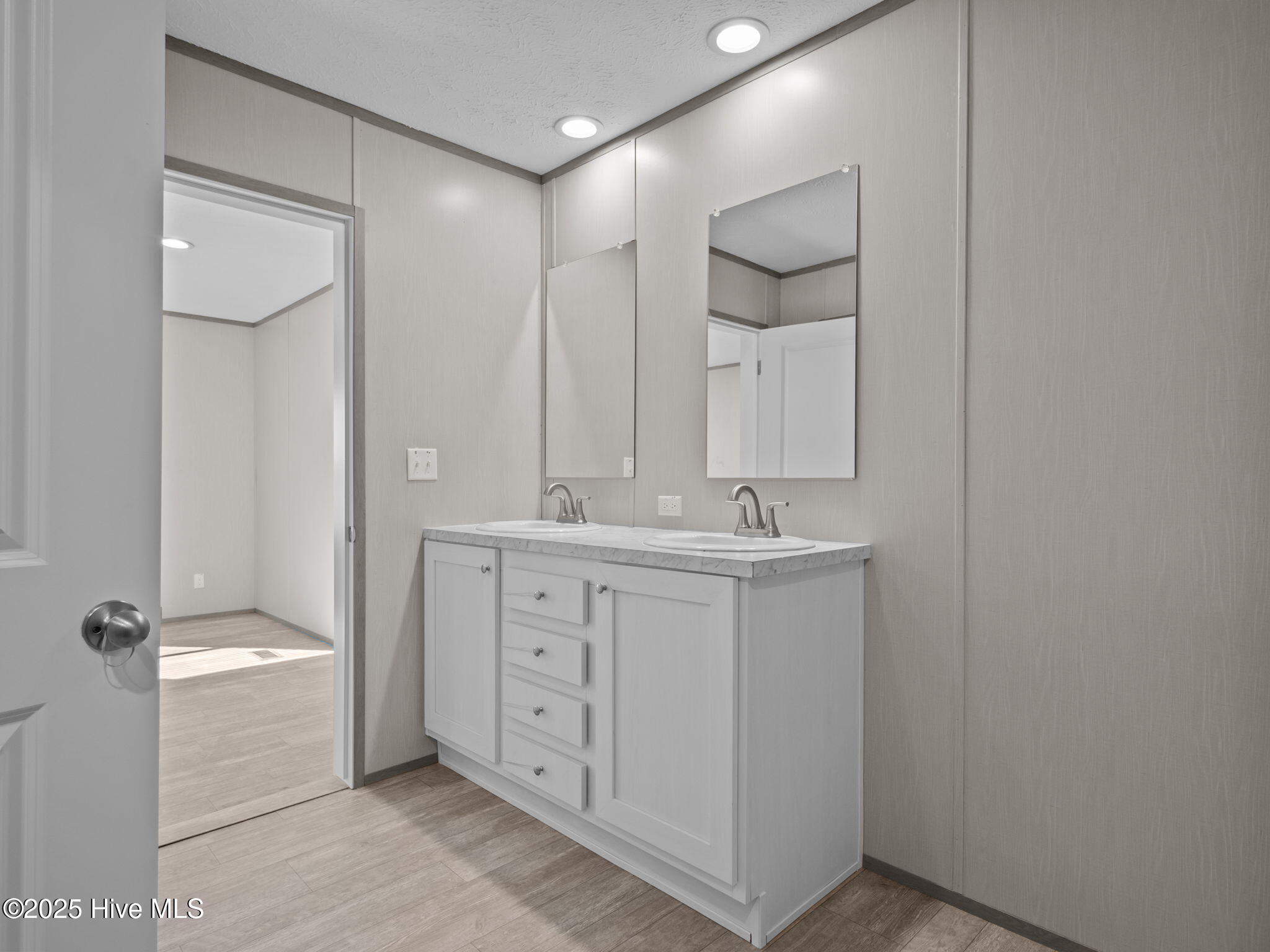 100541936 | Photo 26