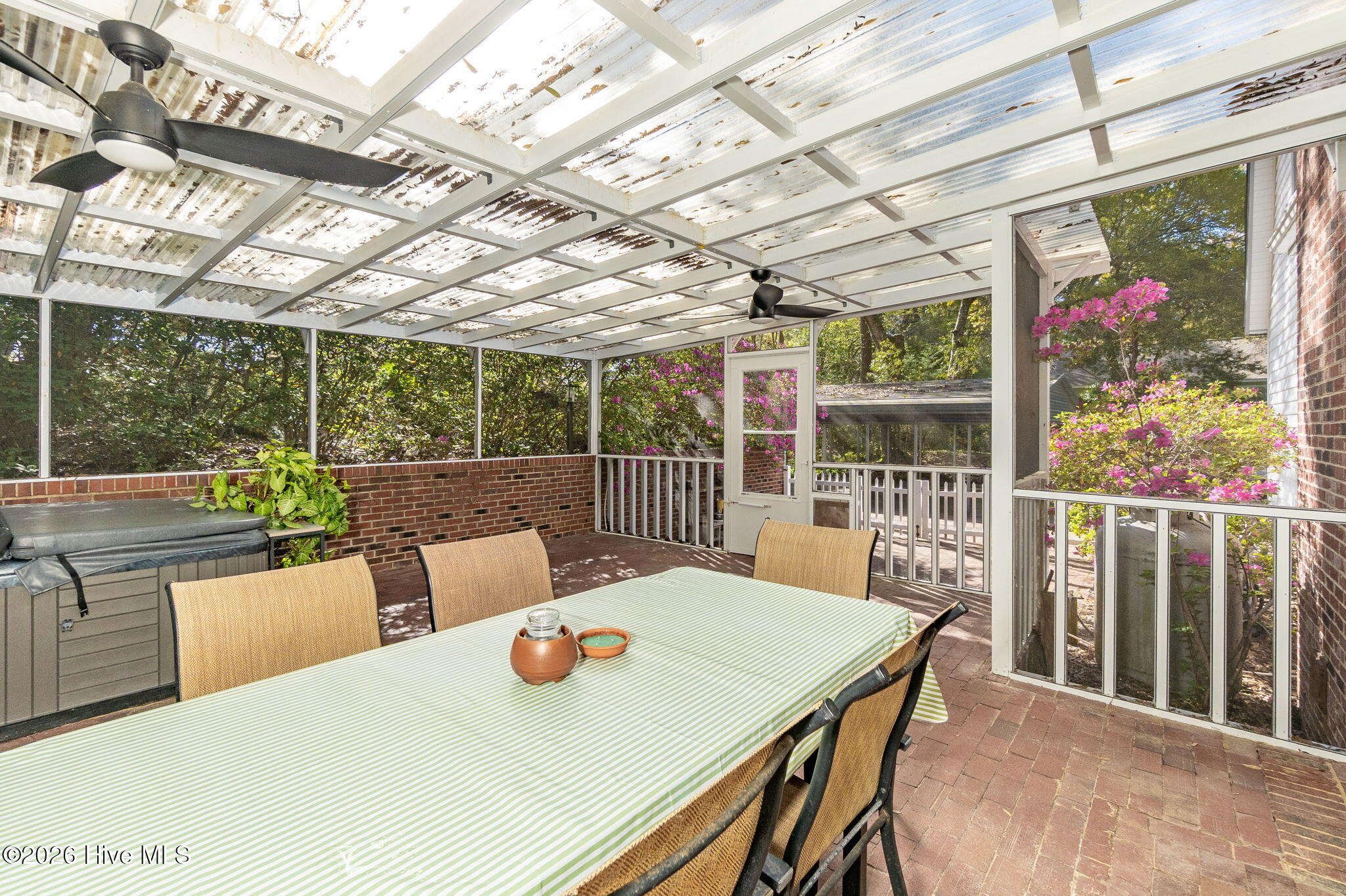 100566494 | Photo 27