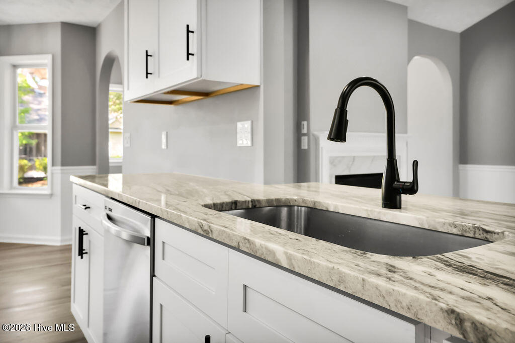 100567951 | Photo 16