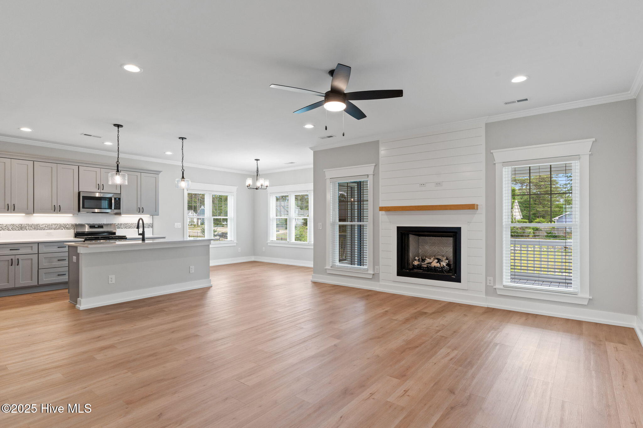 100479579 | Photo 37