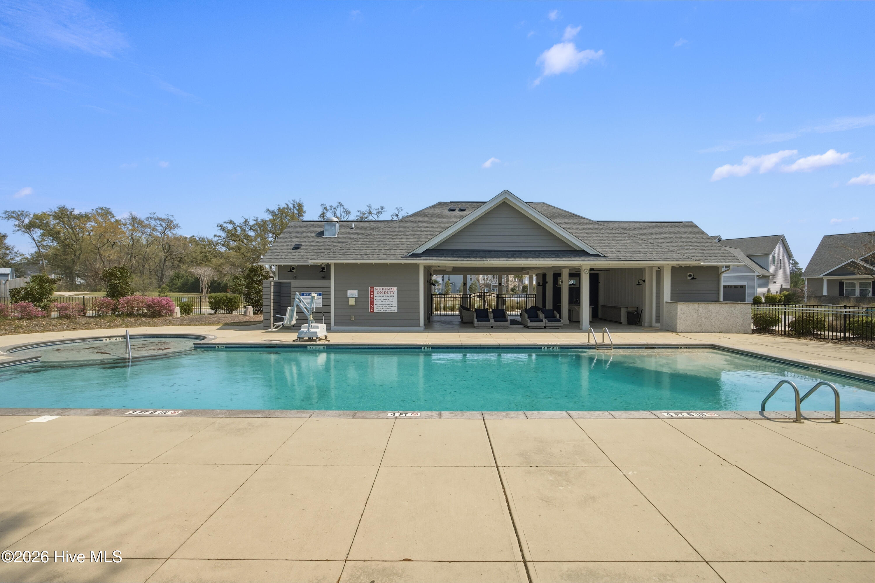 100563122 | Photo 47