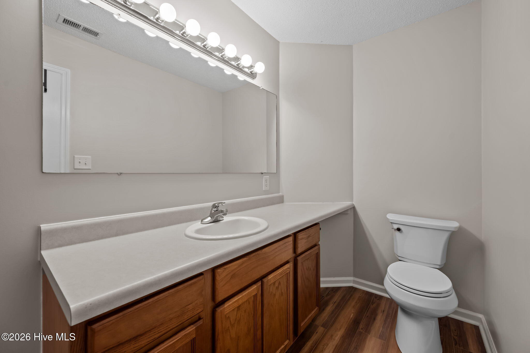 100561197 | Photo 32