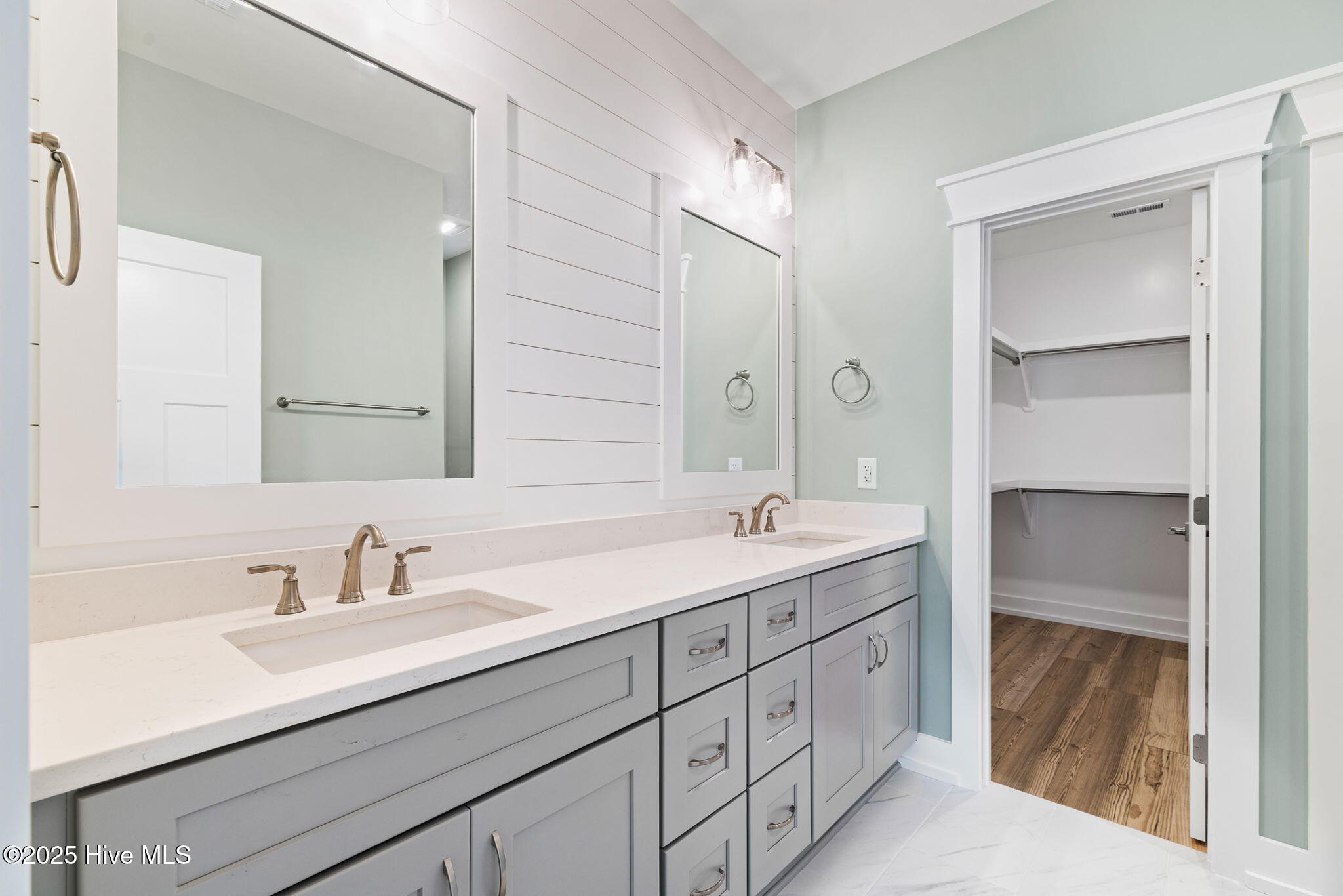 100479580 | Photo 30