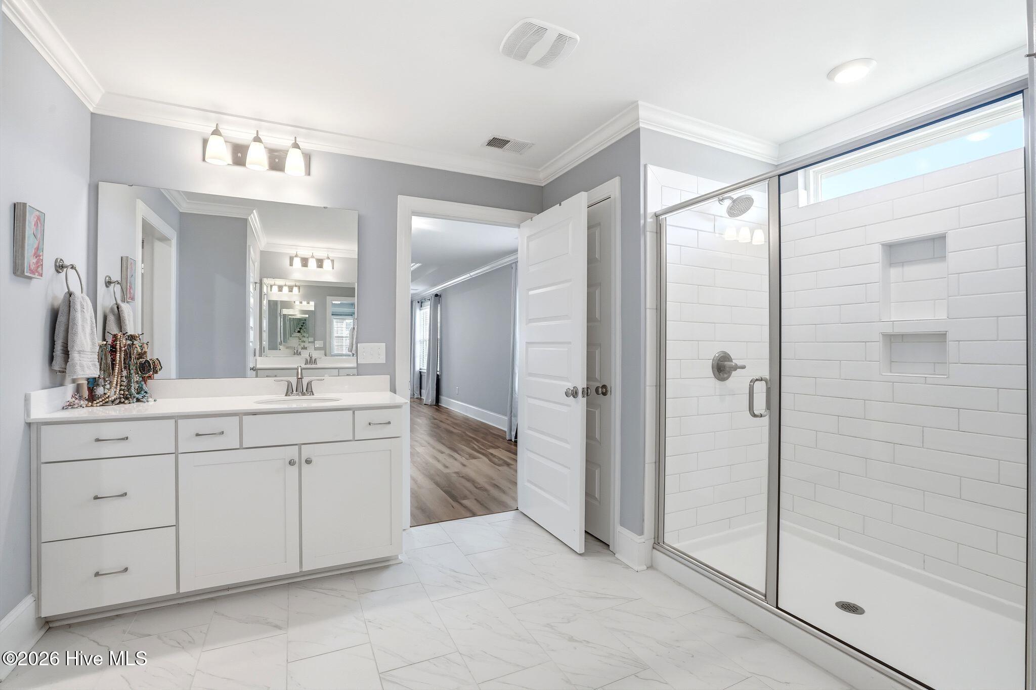 100563287 | Photo 59