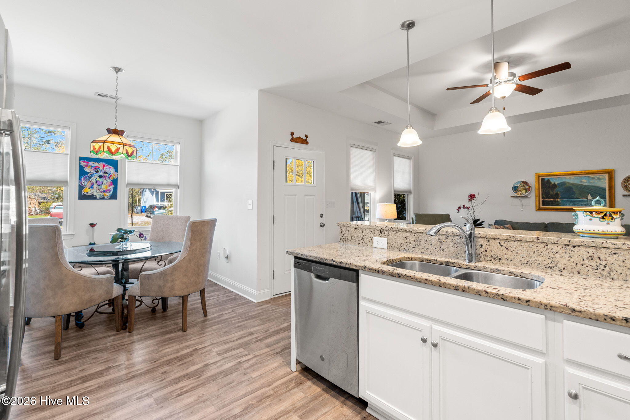 100564340 | Photo 11