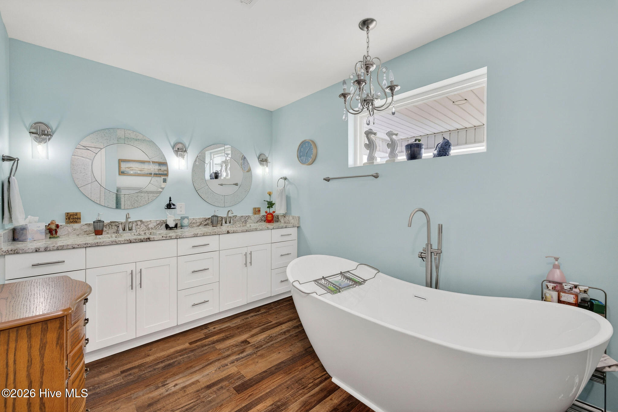 100558217 | Photo 38