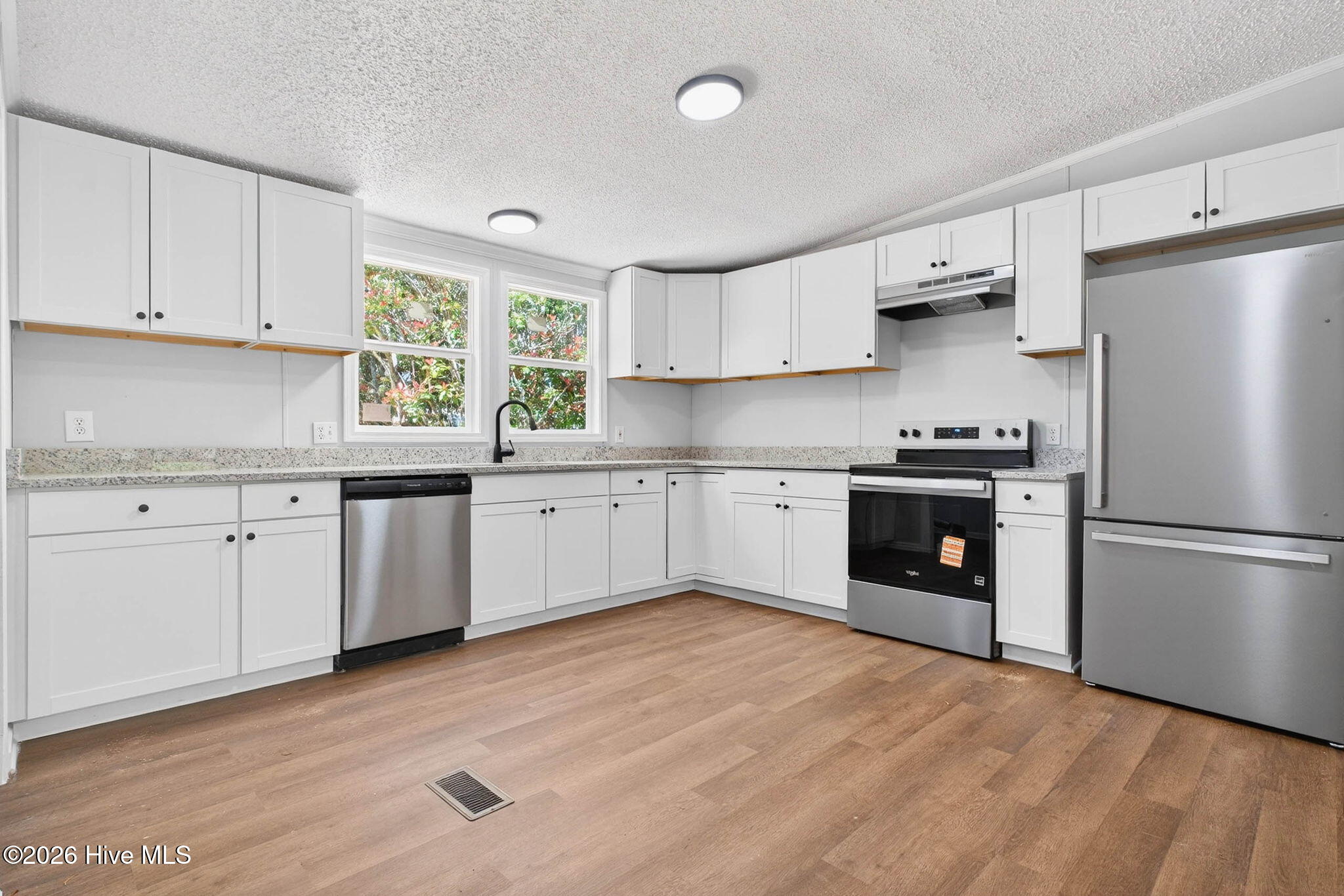 100565038 | Photo 13