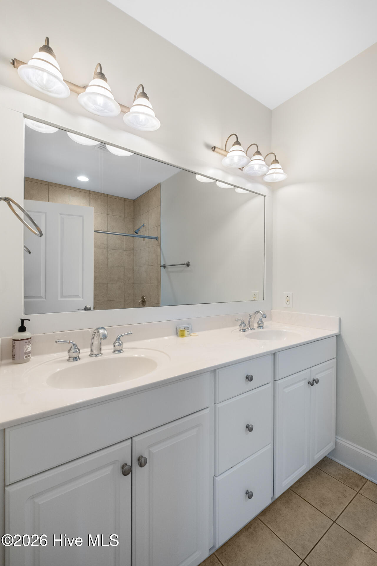 100567866 | Photo 27