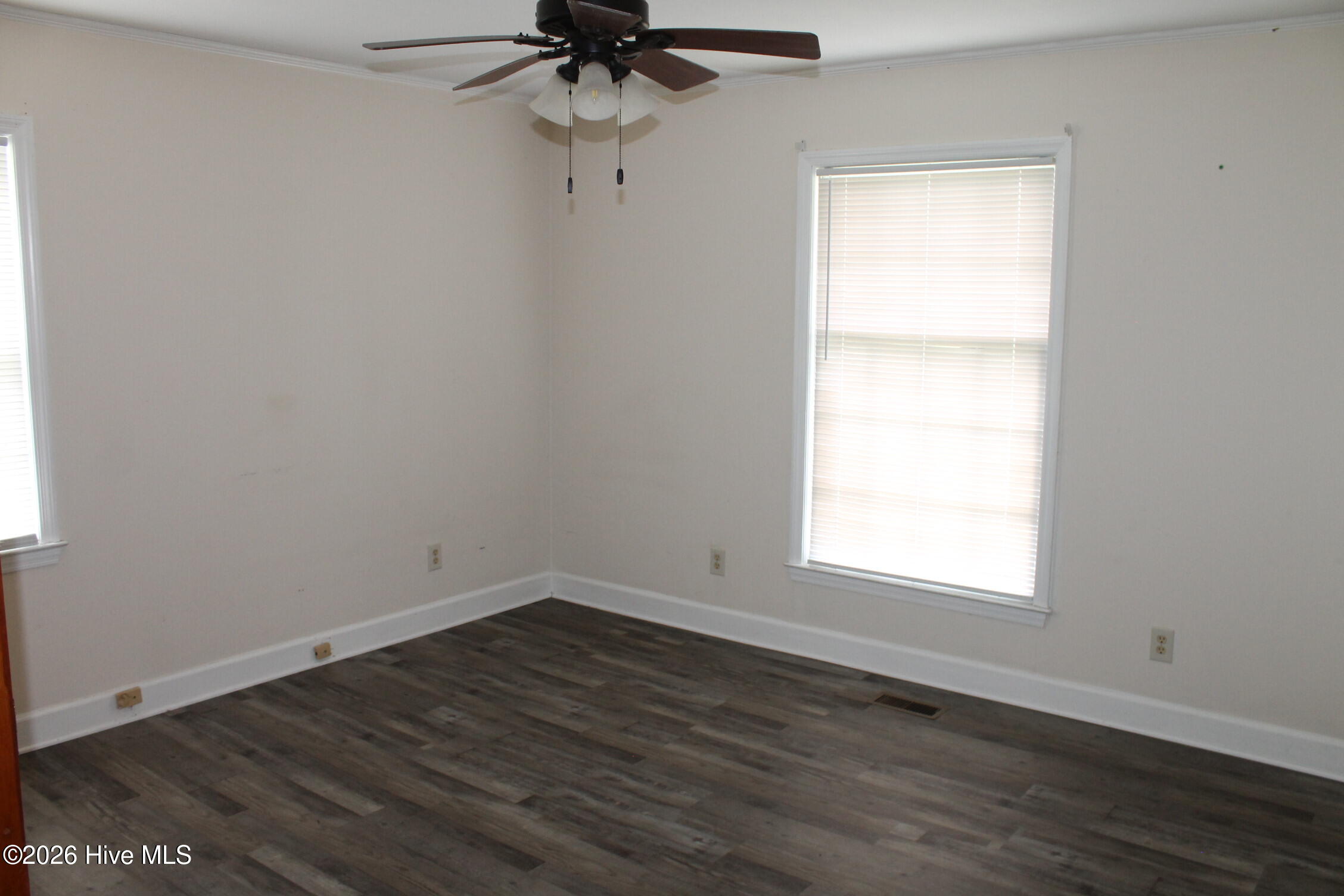 100565627 | Photo 48