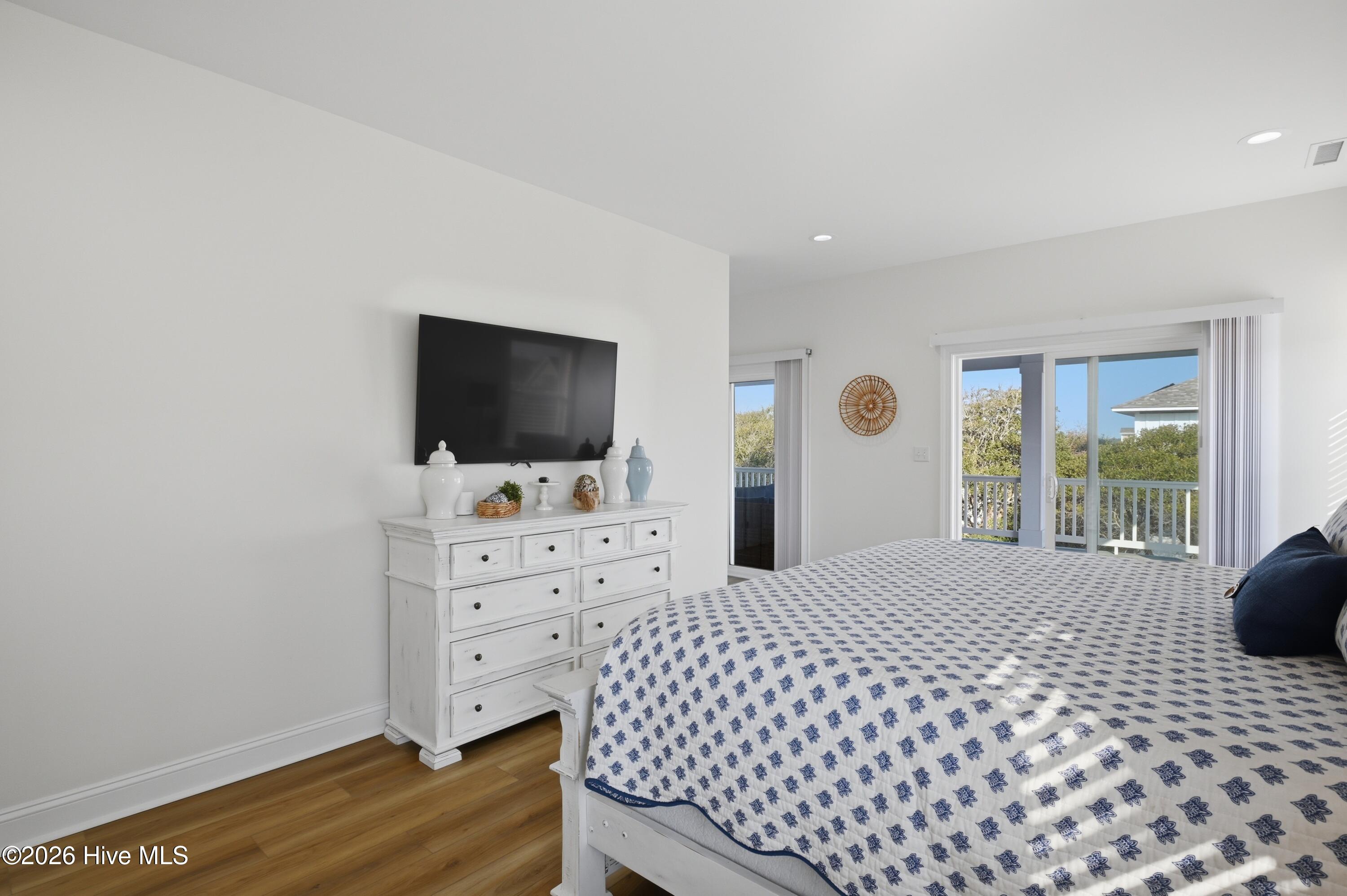 100561977 | Photo 23