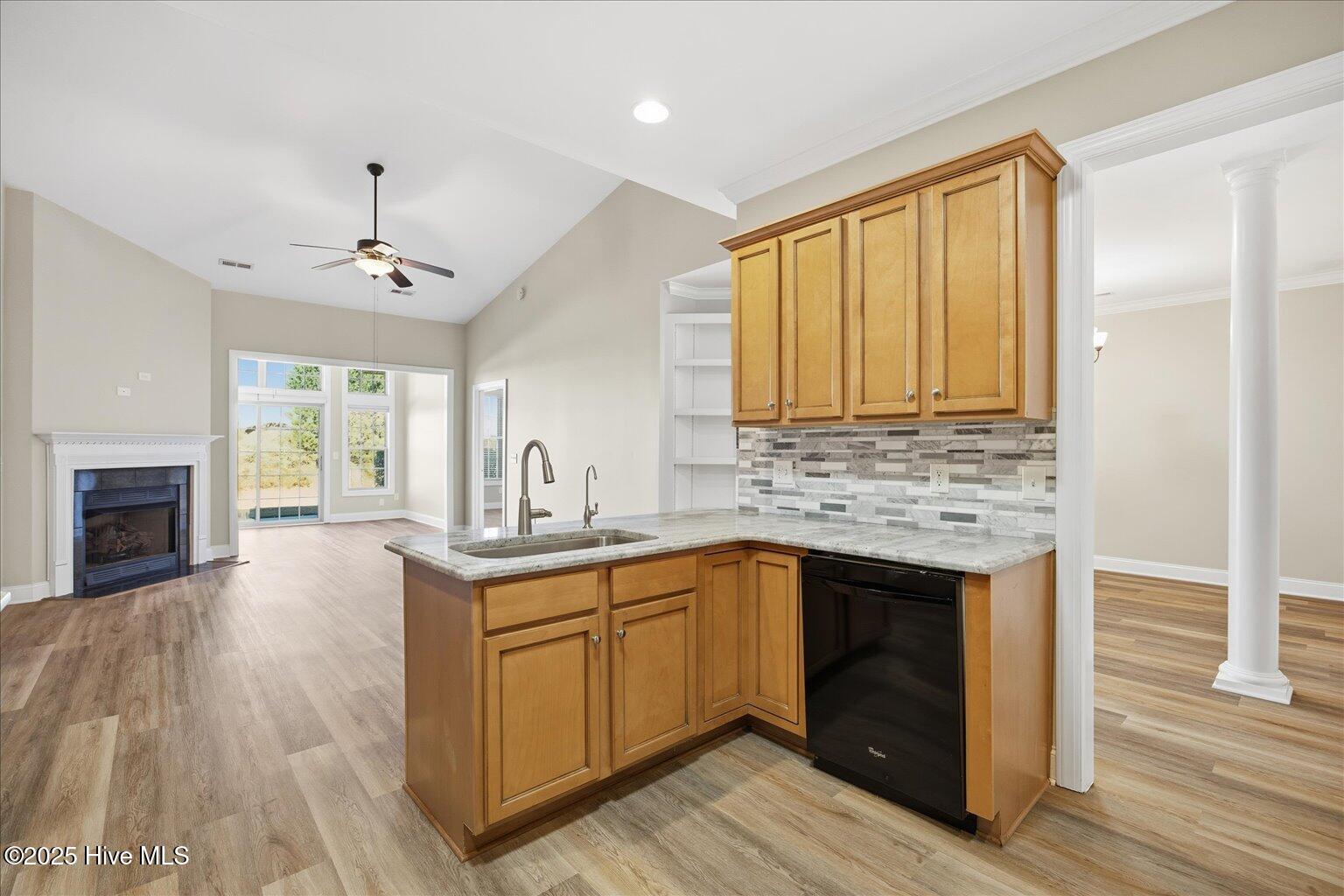 100543356 | Photo 17