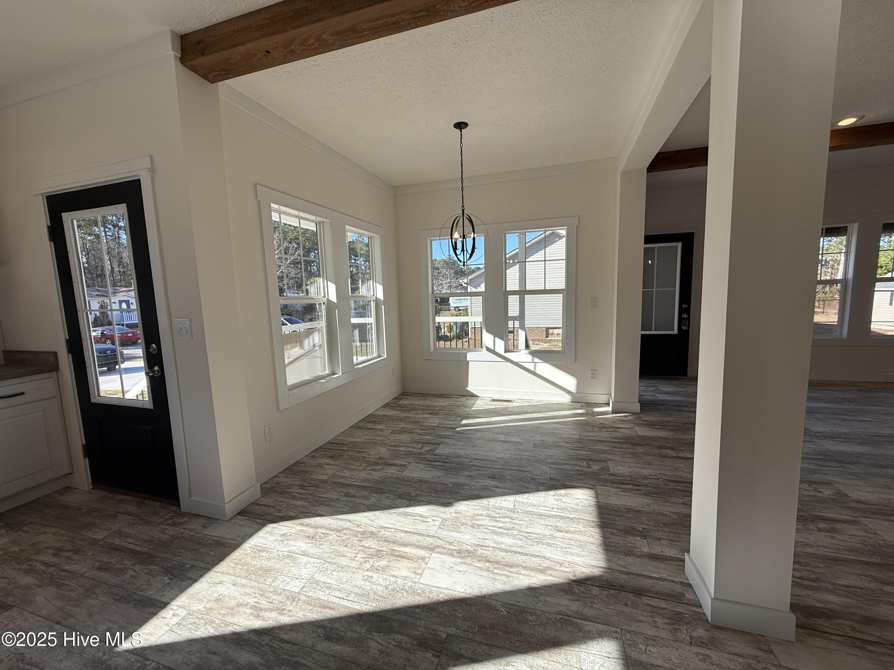 100558282 | Photo 15