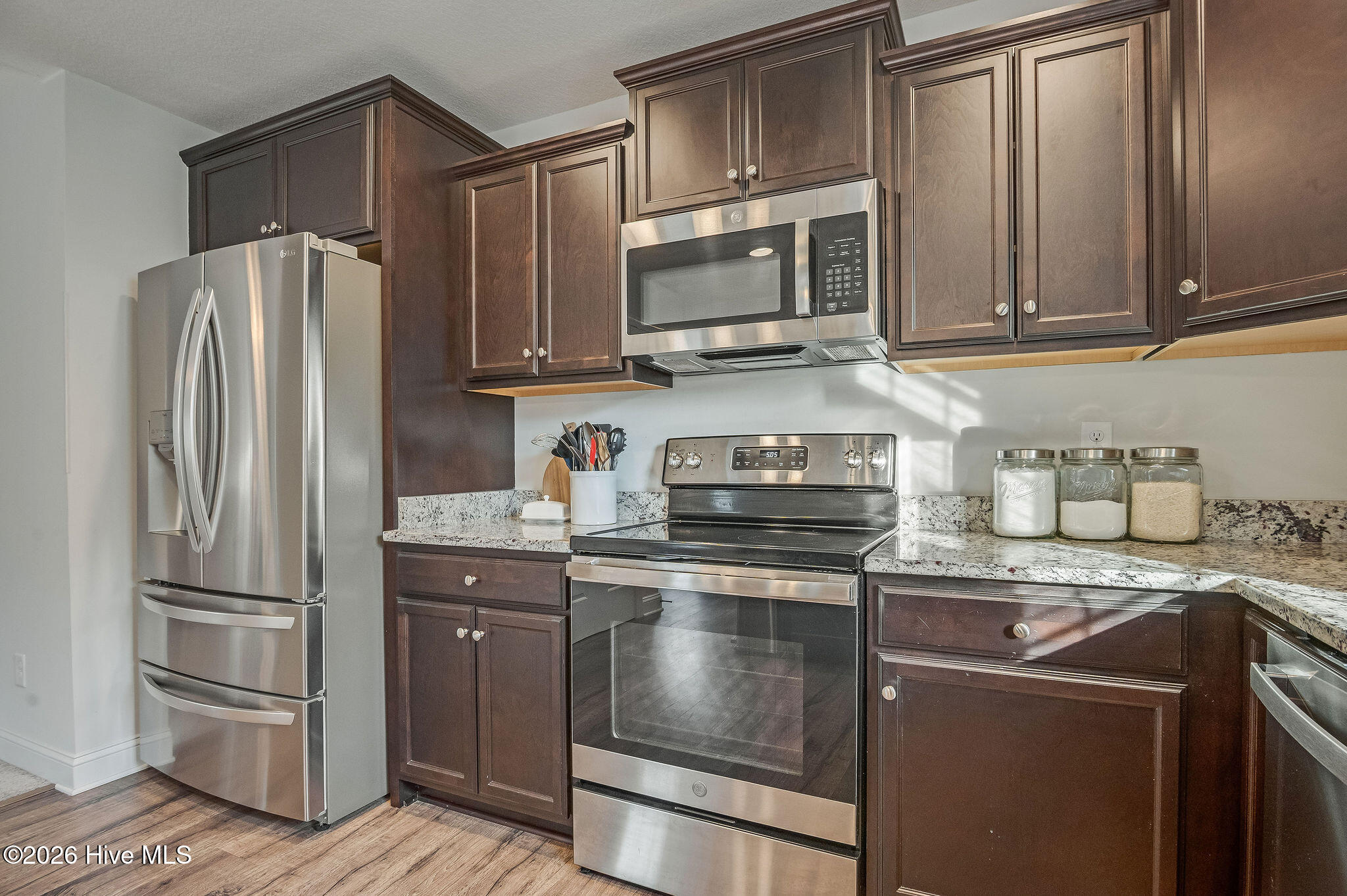 100568428 | Photo 19