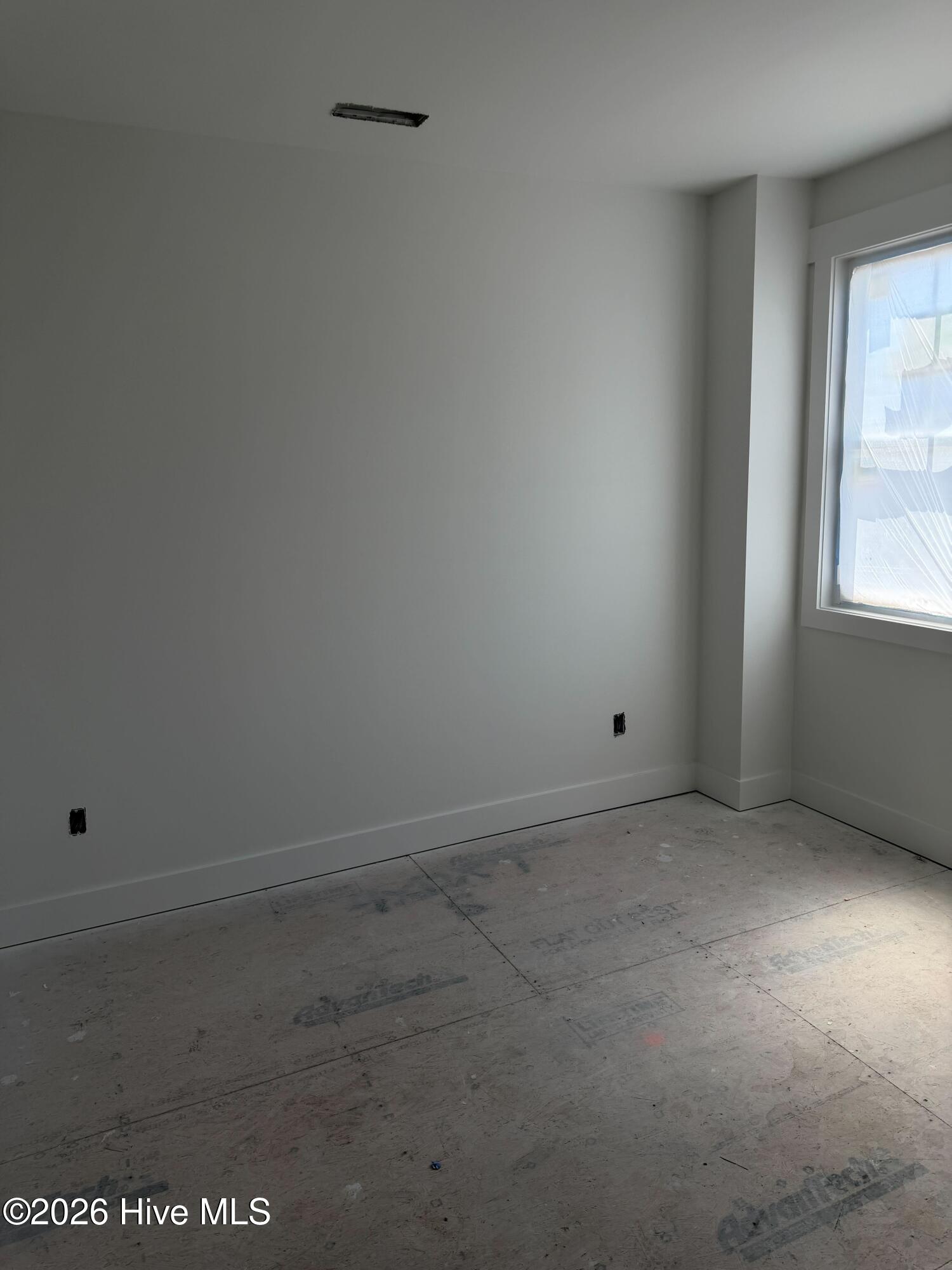 100565191 | Photo 18