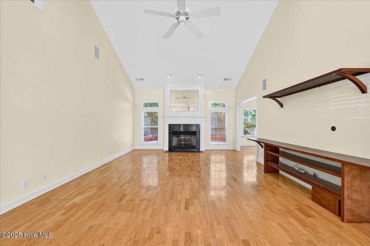 100519877 | Photo 13