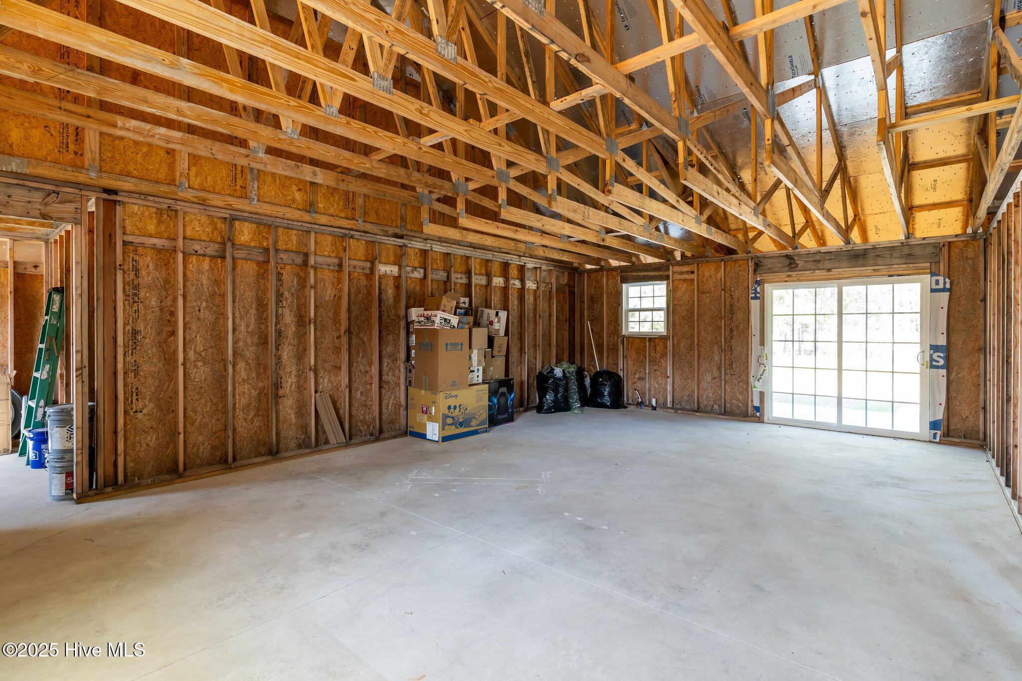 100530347 | Photo 38