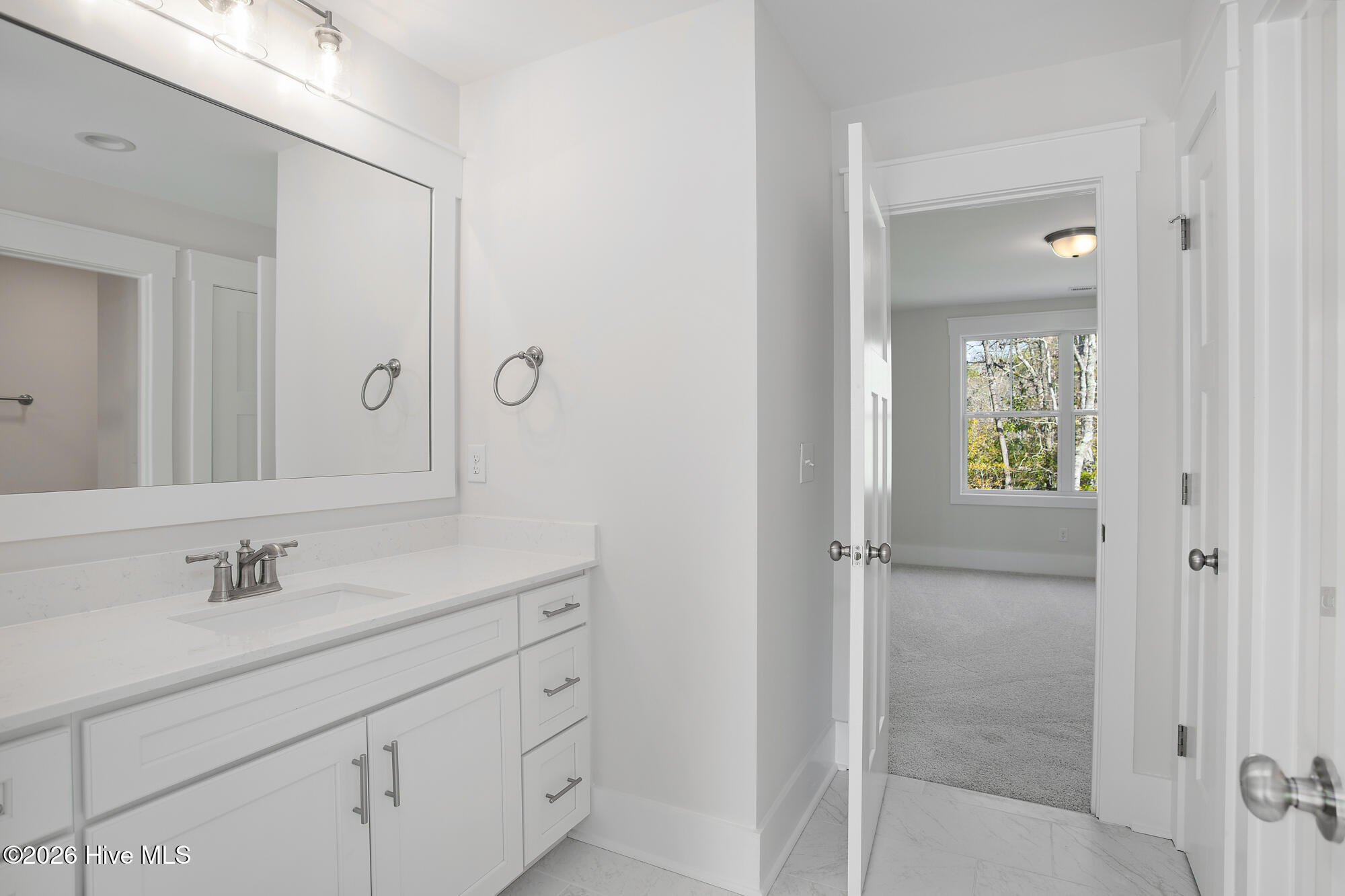 100548303 | Photo 23