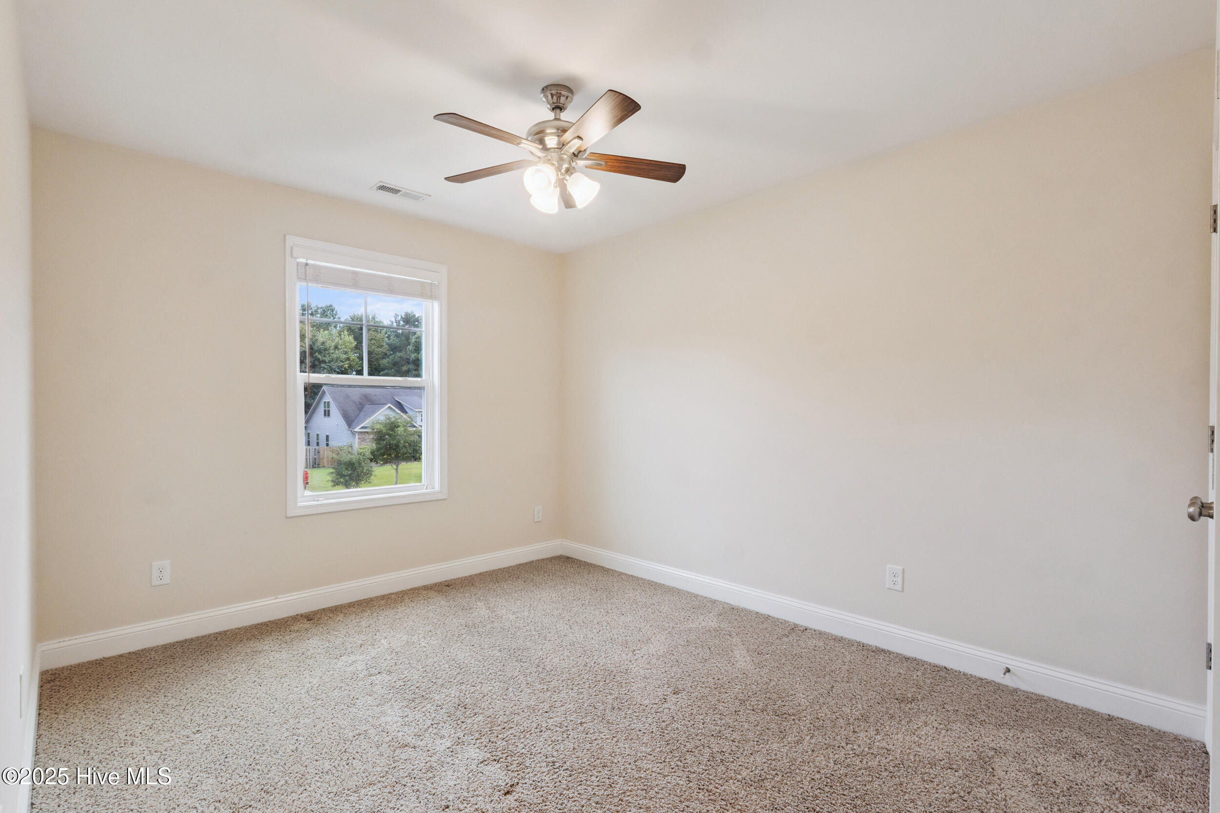 100521845 | Photo 36