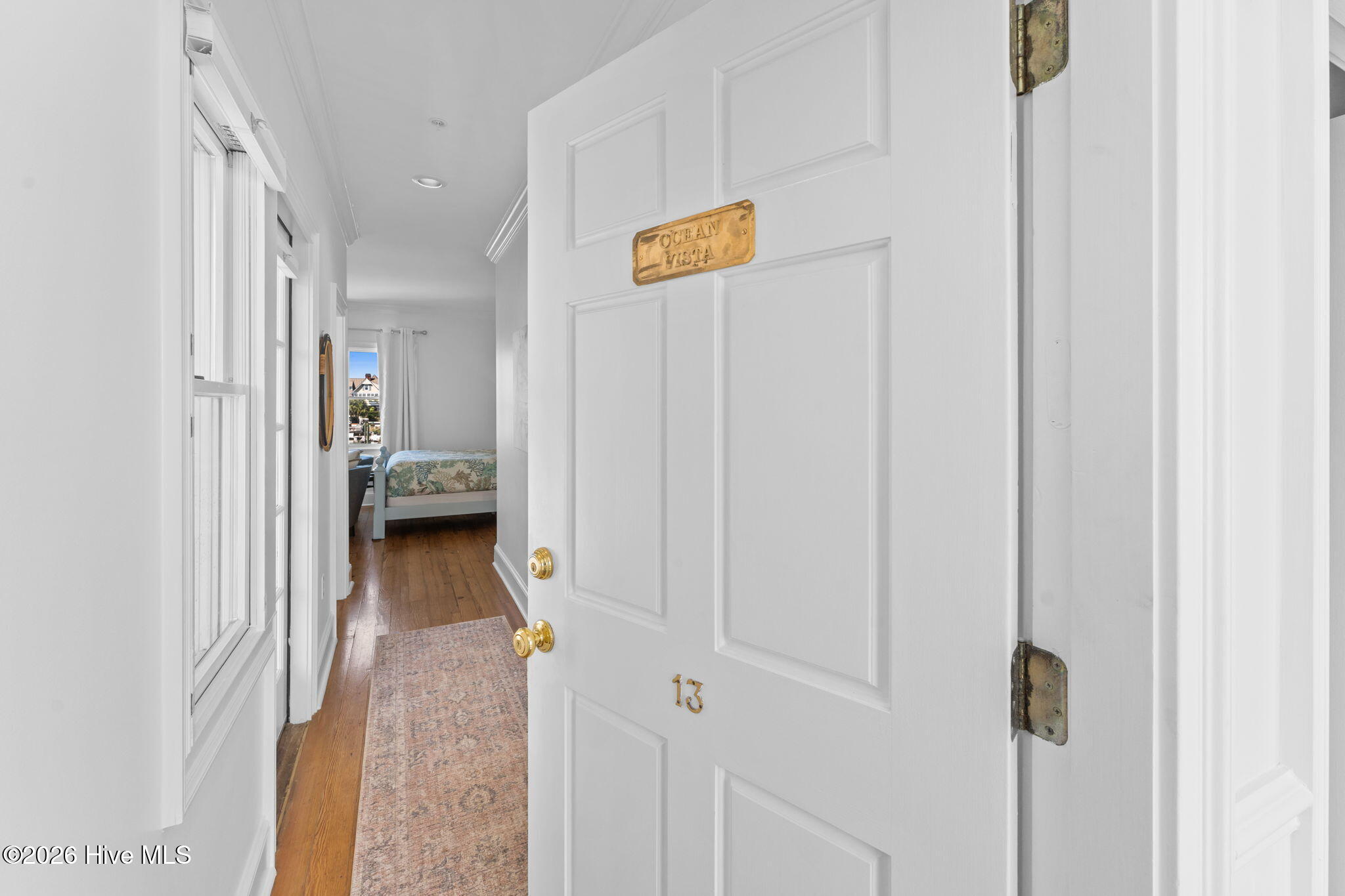 100560086 | Photo 32