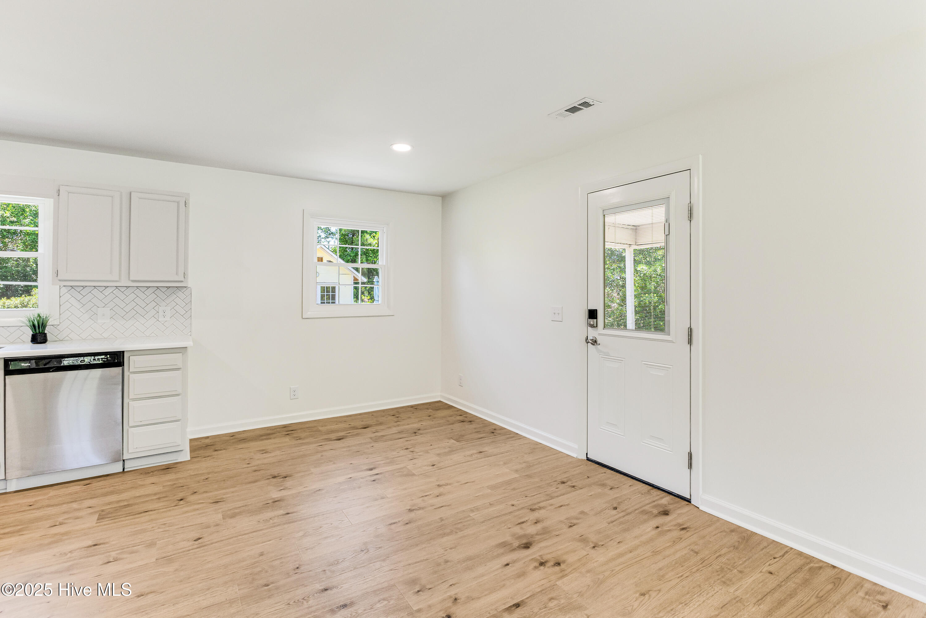 100509381 | Photo 13