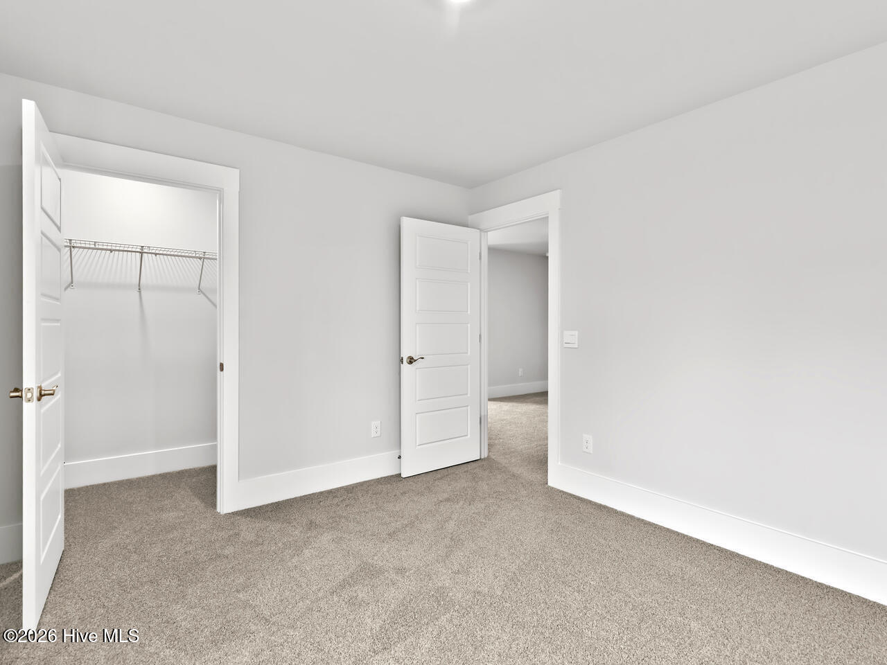 100535812 | Photo 33