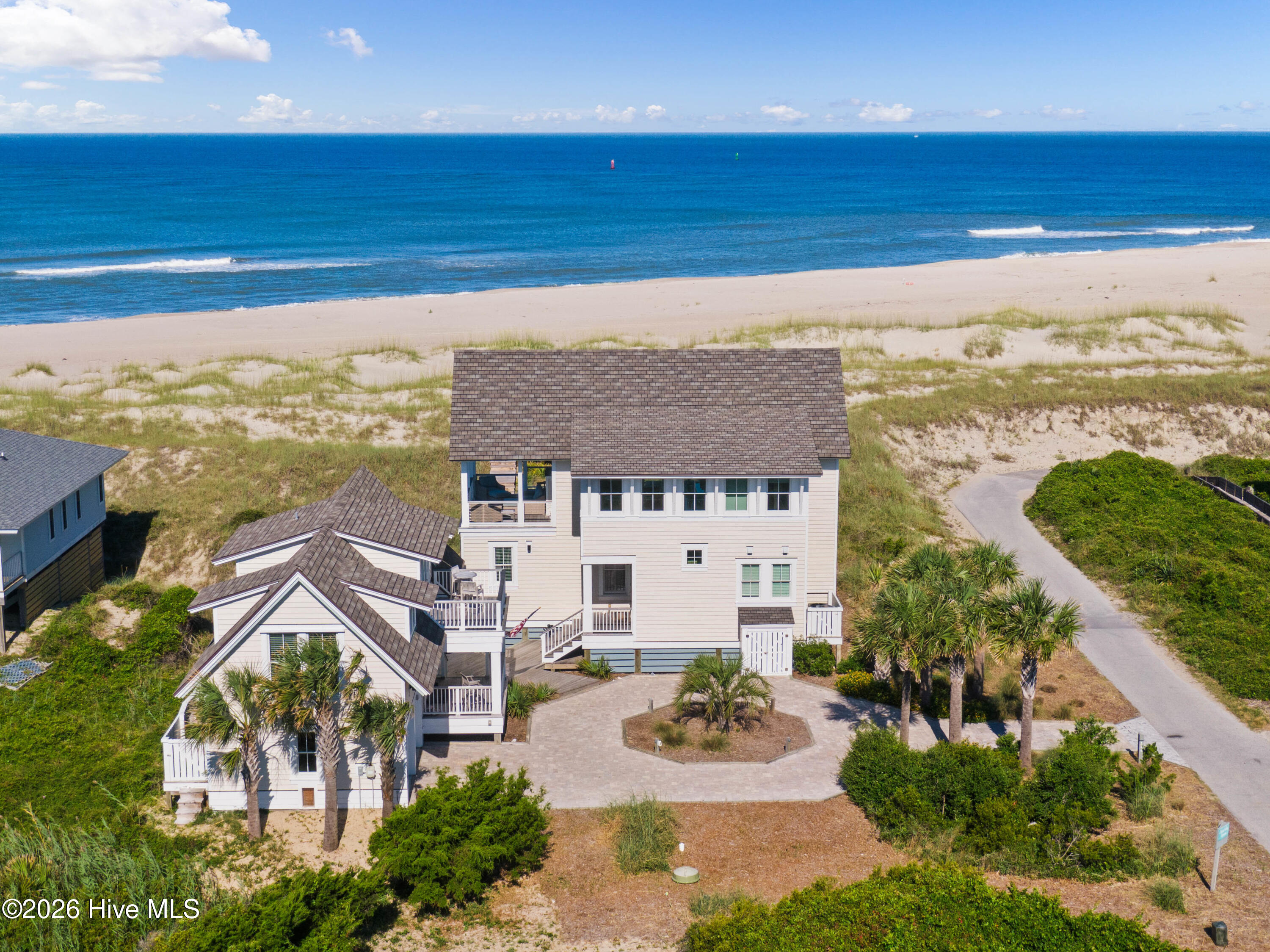 100569964 | Photo 51