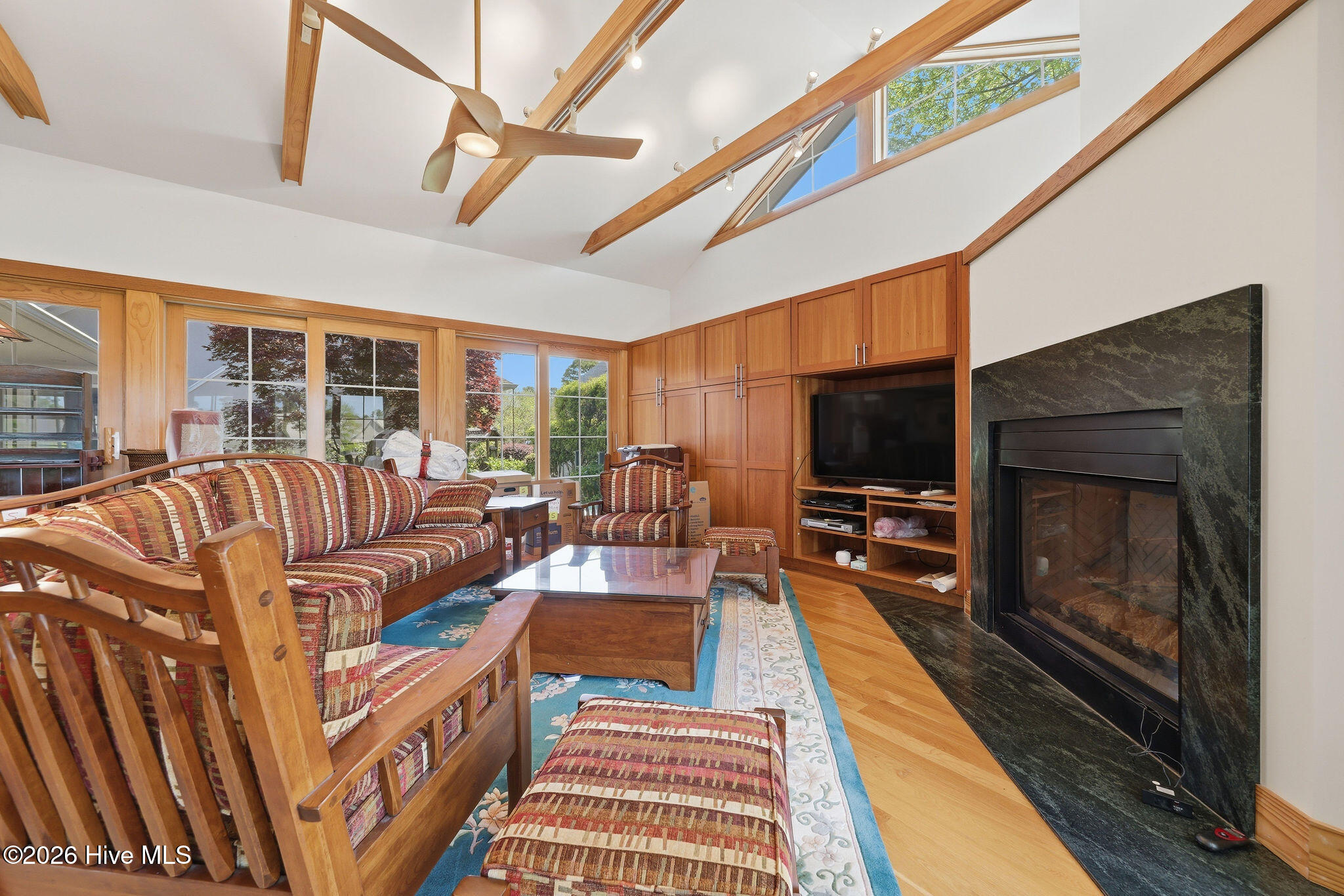 100569152 | Photo 27