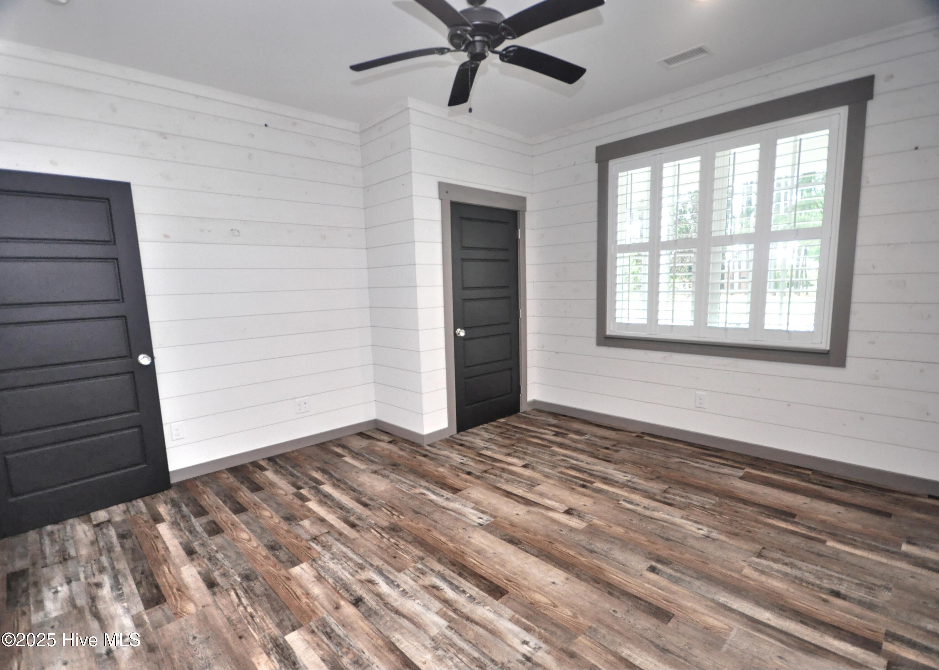 100535585 | Photo 53