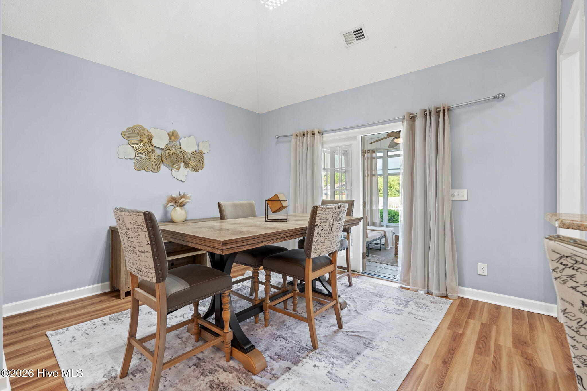 100567256 | Photo 16