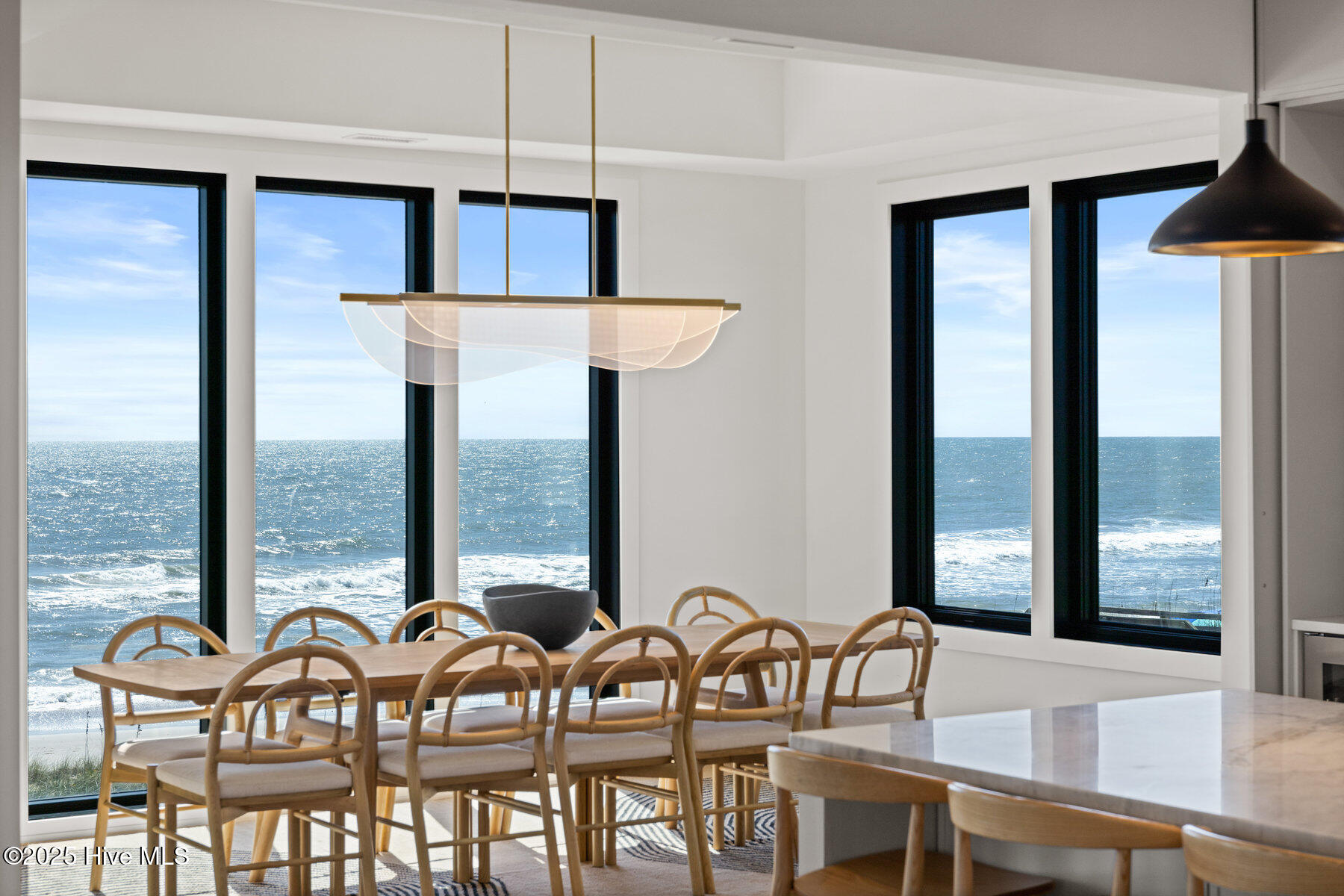 100535055 | Photo 13