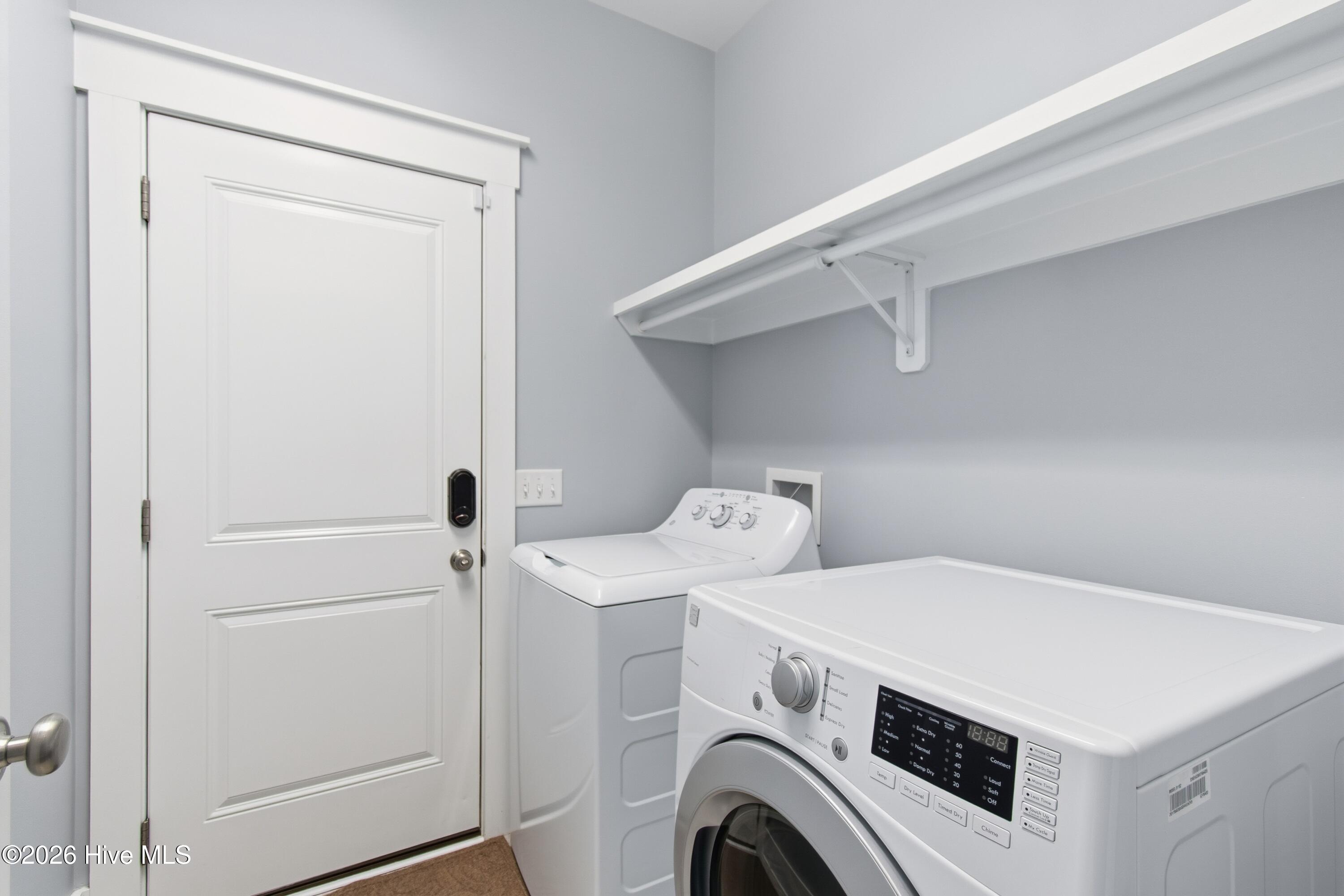 100547463 | Photo 38