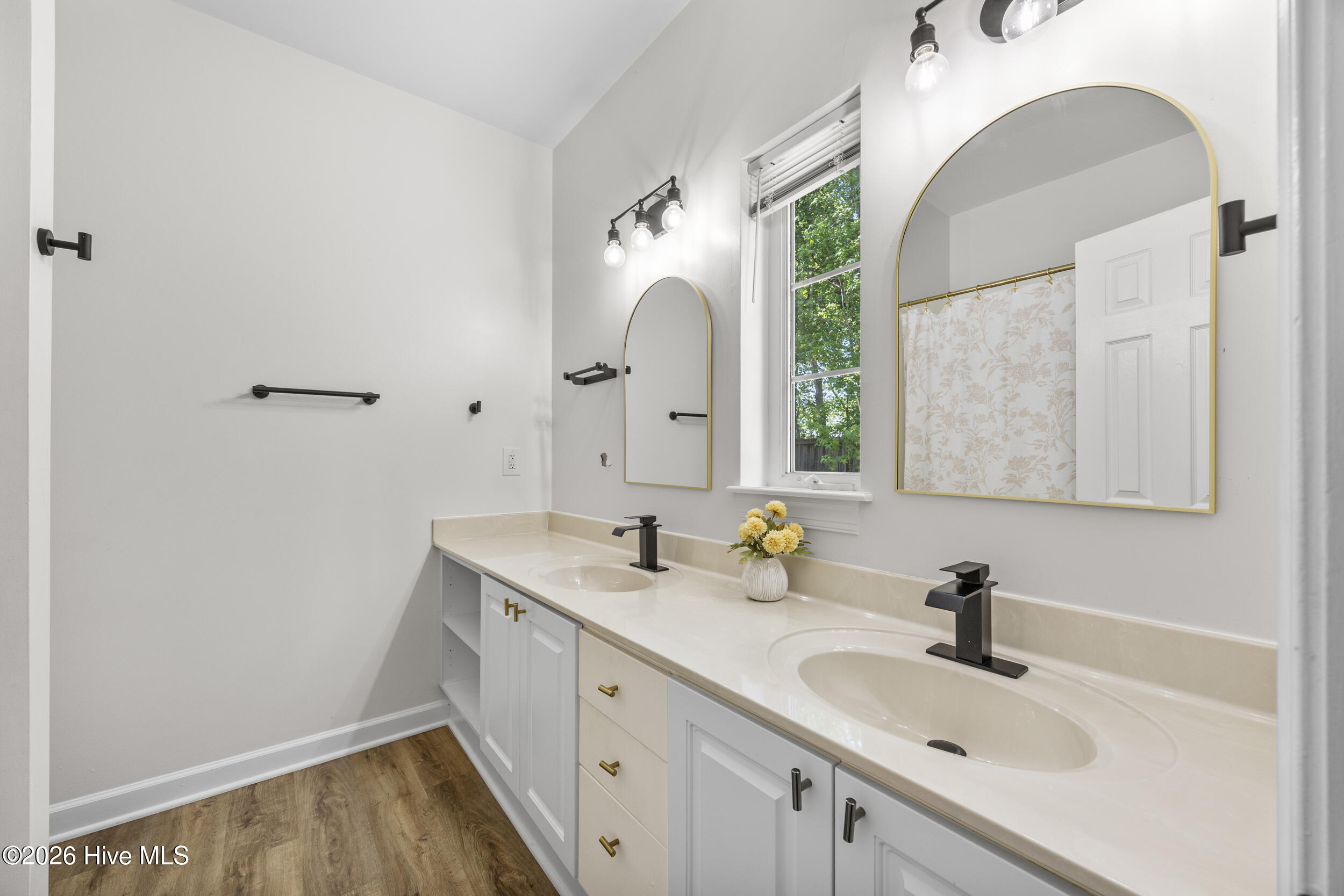 100567822 | Photo 27