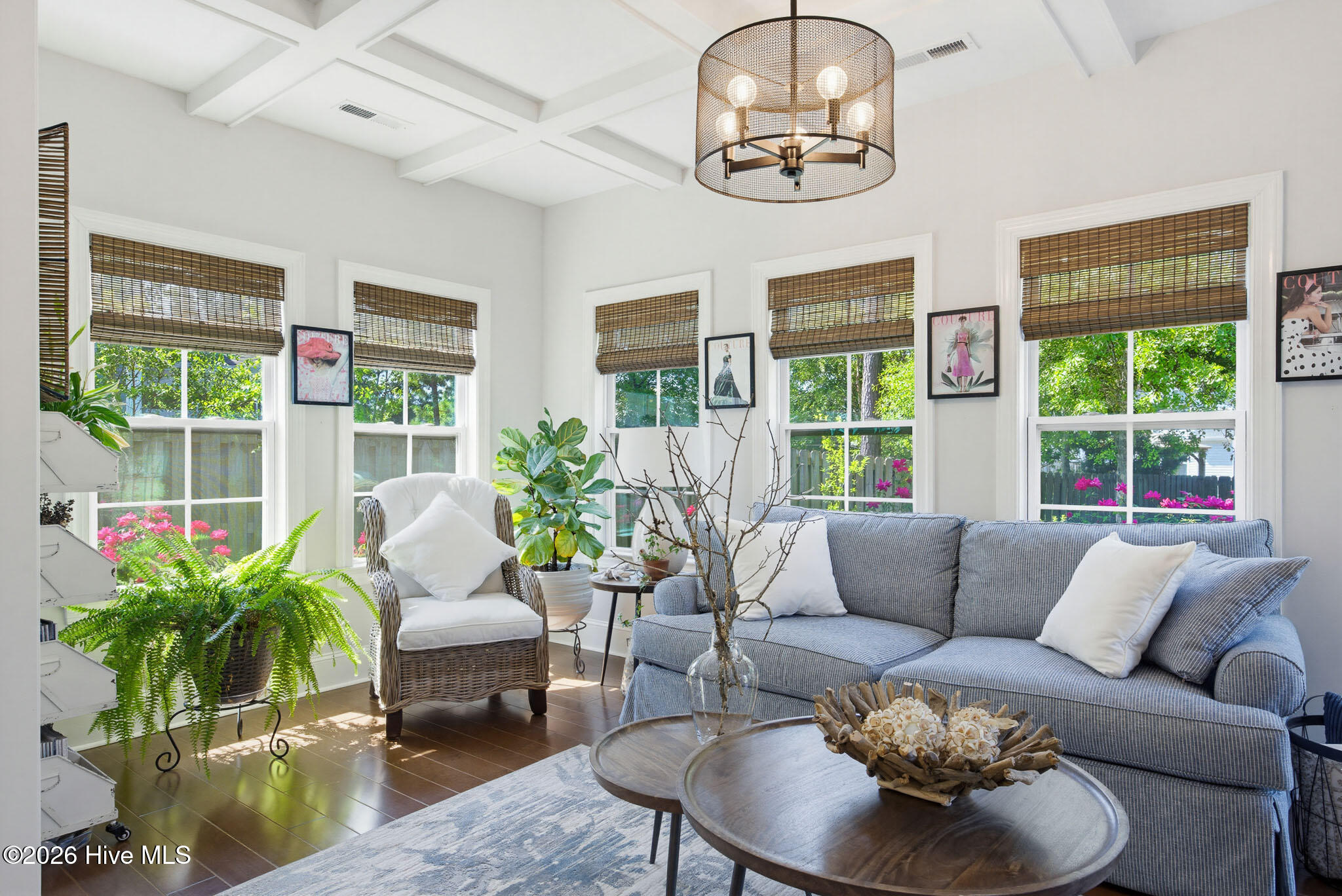 100569599 | Photo 19