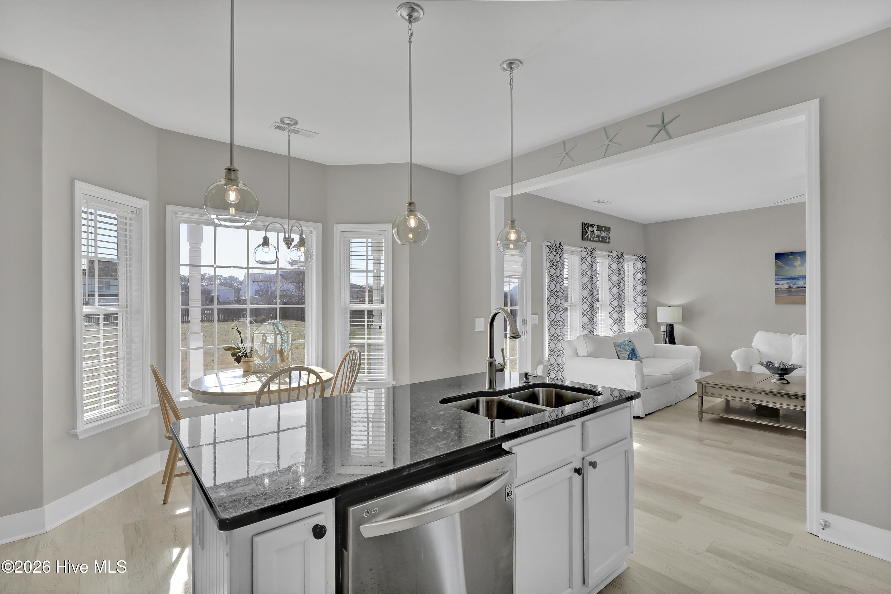 100558777 | Photo 11