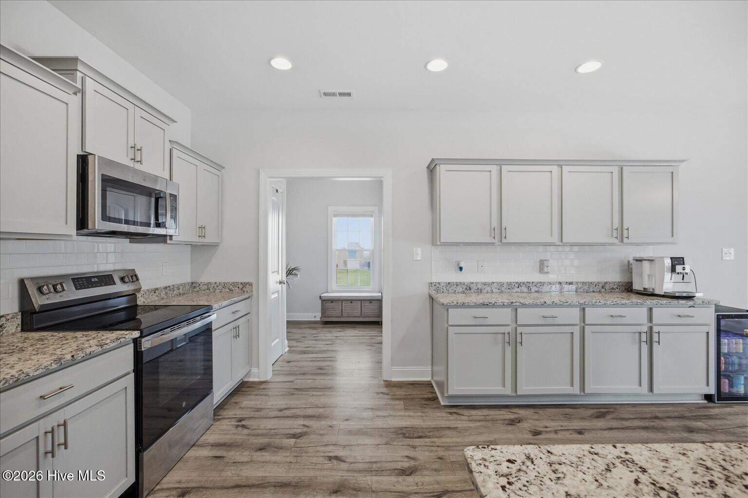 100564779 | Photo 32