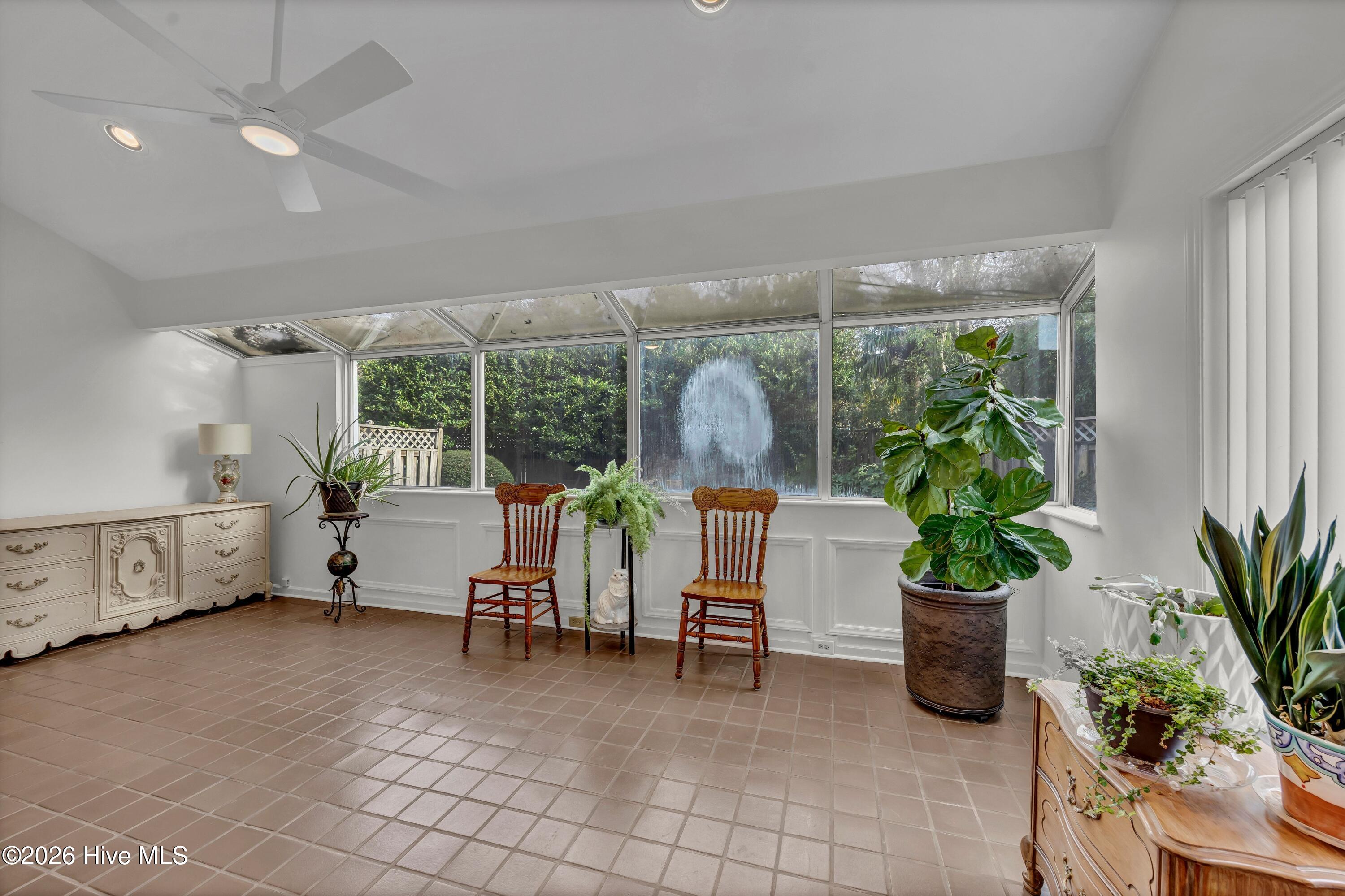 100549096 | Photo 12