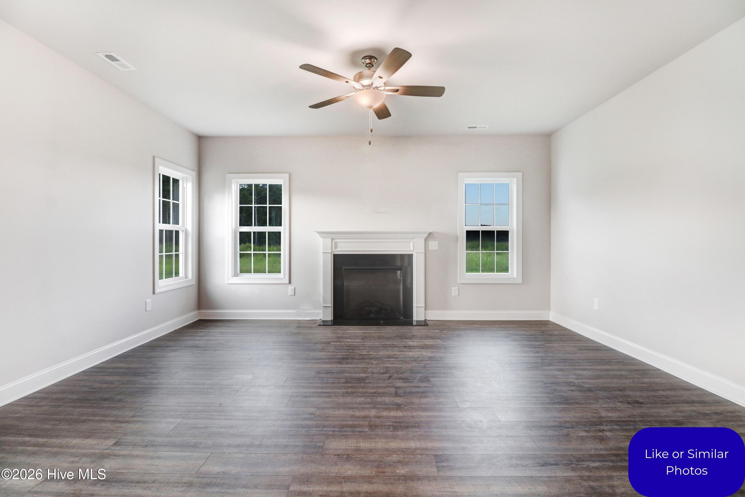 100570215 | Photo 14