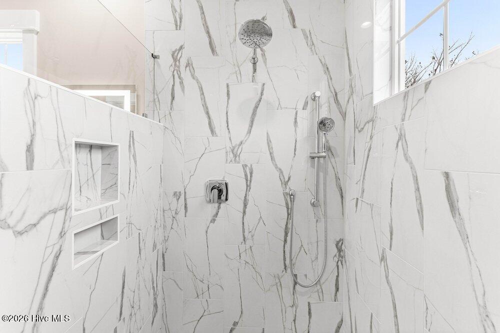 100568013 | Photo 20