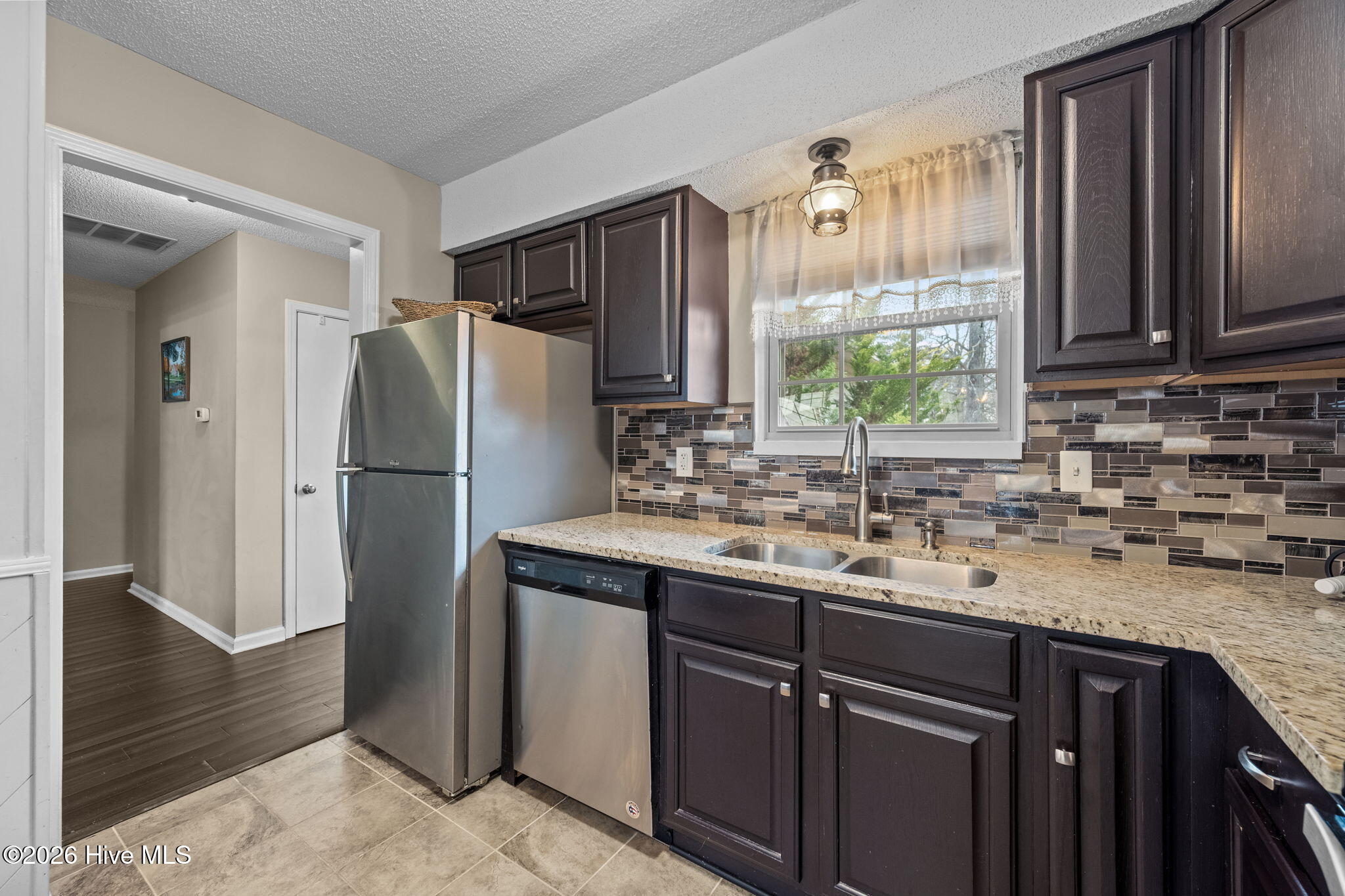 100548393 | Photo 15